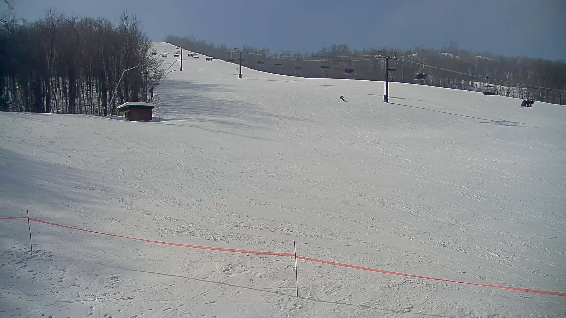 Blue Mountain South Base Ski Slopes & Cable Car Live Cam - Collingwood, Blue Mountains, Simcoe, Ontario, Canada