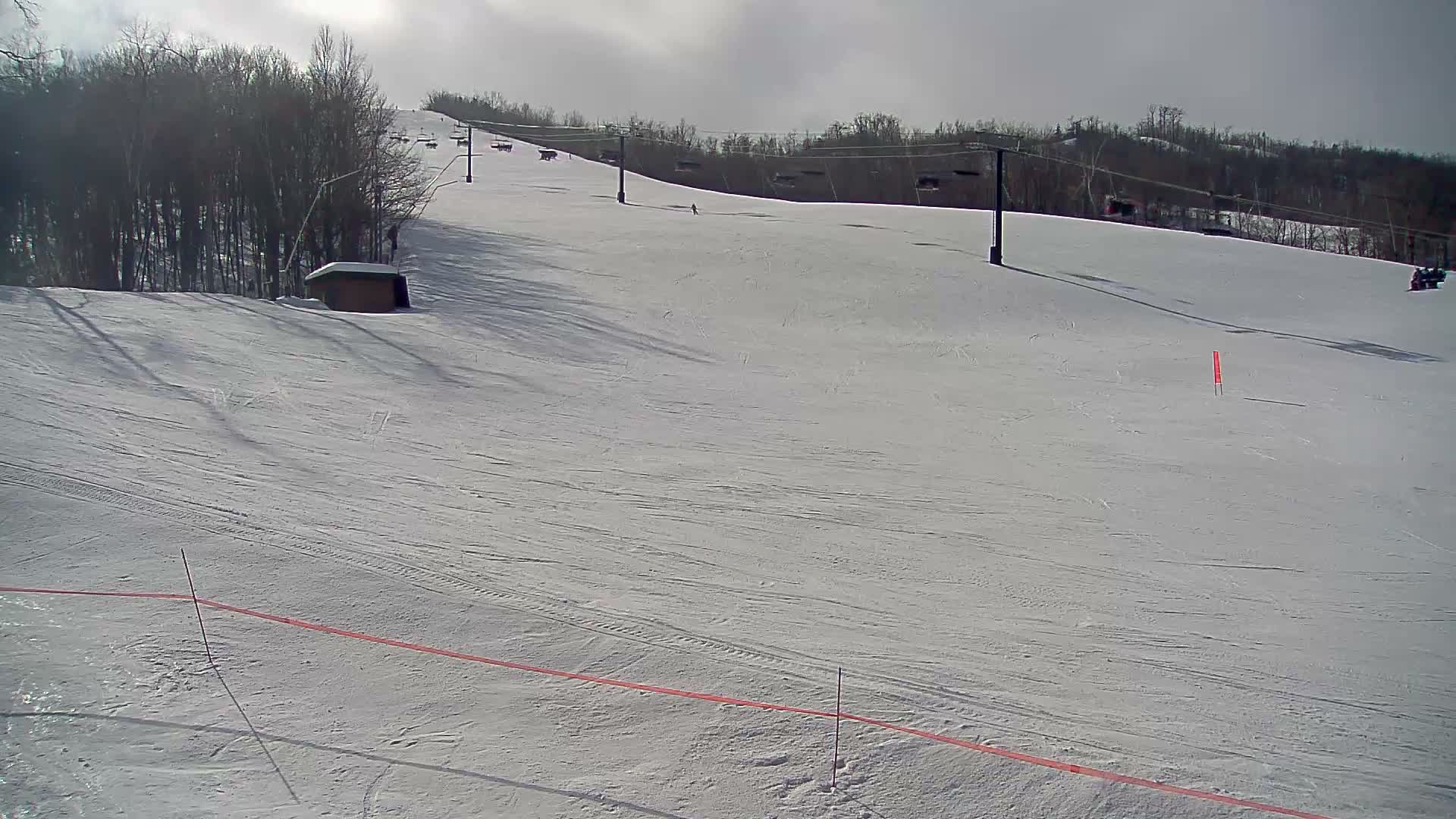 Blue Mountain South Base Ski Slopes & Cable Car Live Cam - Collingwood, Blue Mountains, Simcoe, Ontario, Canada