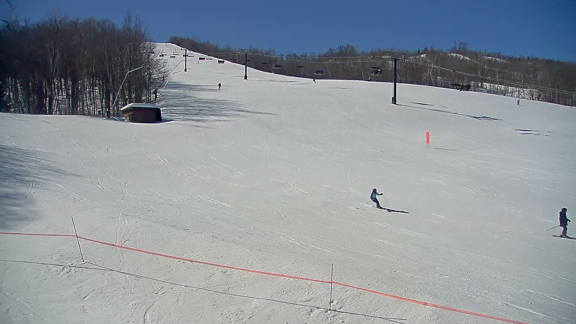 Blue Mountain South Base Ski Slopes & Cable Car Live Cam - Collingwood, Blue Mountains, Simcoe, Ontario, Canada