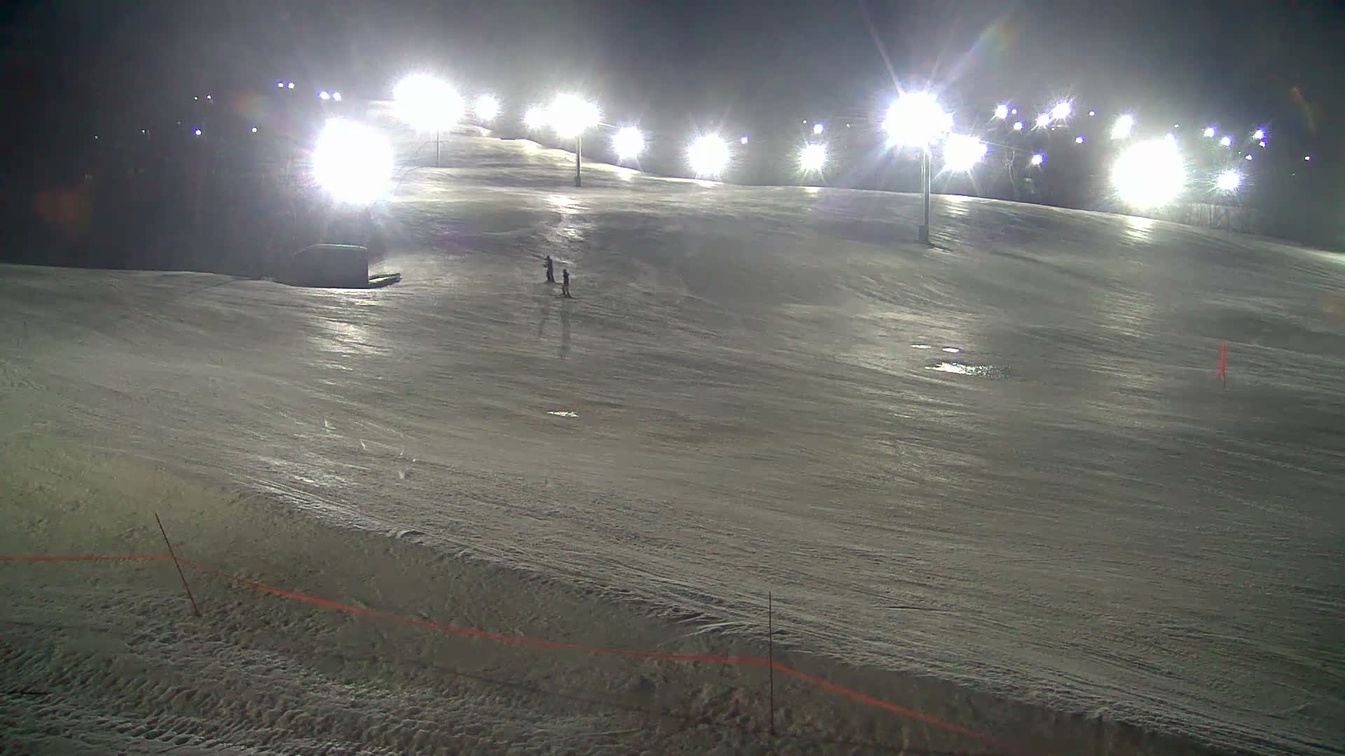 Blue Mountain South Base Ski Slopes & Cable Car Live Cam - Collingwood, Blue Mountains, Simcoe, Ontario, Canada