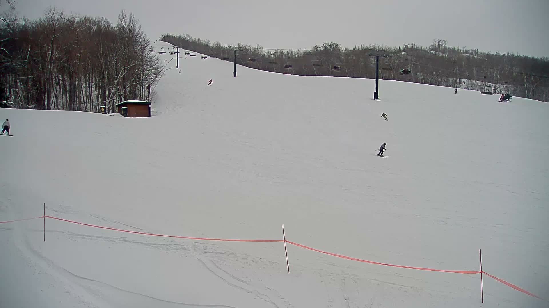 Blue Mountain South Base Ski Slopes & Cable Car Live Cam - Collingwood, Blue Mountains, Simcoe, Ontario, Canada