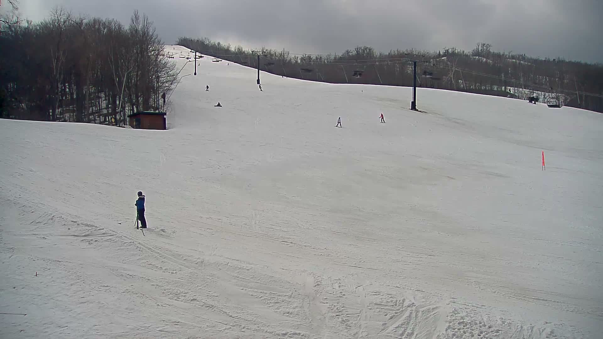 Blue Mountain South Base Ski Slopes & Cable Car Live Cam - Collingwood, Blue Mountains, Simcoe, Ontario, Canada