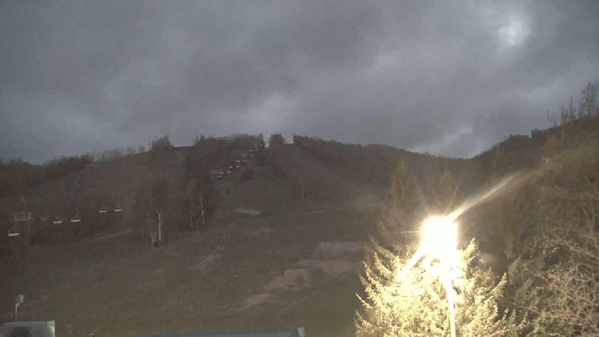 Blue Mountain Valley Base Ski Slopes Live Cam - Collingwood, Blue Mountains, Simcoe, Ontario, Canada