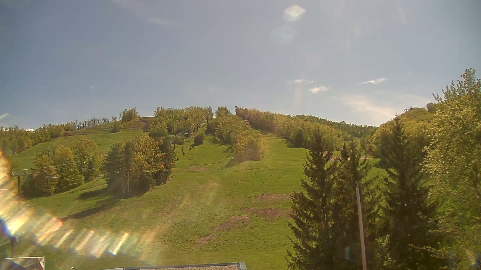 Blue Mountain Valley Base Ski Slopes Live Cam - Collingwood, Blue Mountains, Simcoe, Ontario, Canada