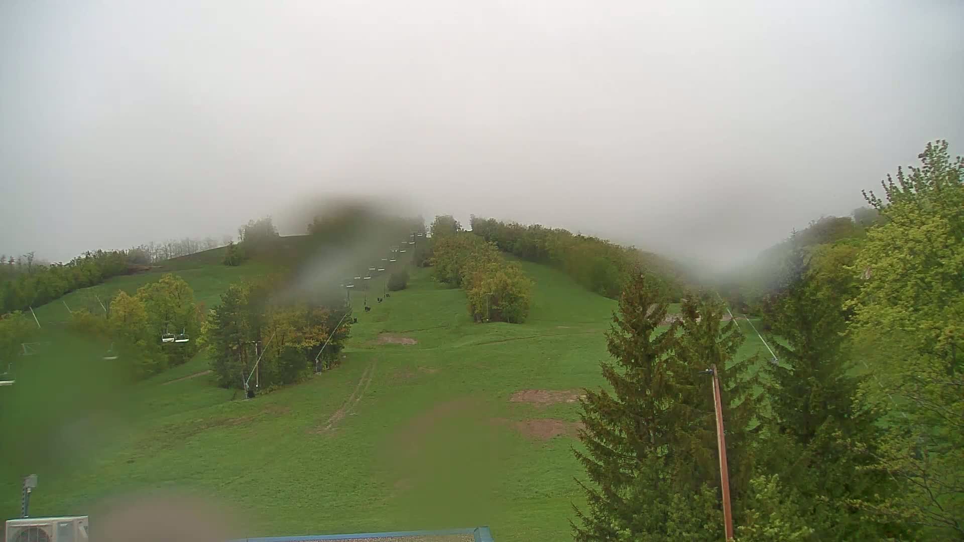 Blue Mountain Valley Base Ski Slopes Live Cam - Collingwood, Blue Mountains, Simcoe, Ontario, Canada