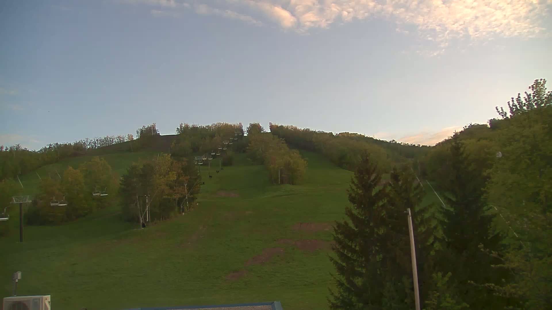 Blue Mountain Valley Base Ski Slopes Live Cam - Collingwood, Blue Mountains, Simcoe, Ontario, Canada