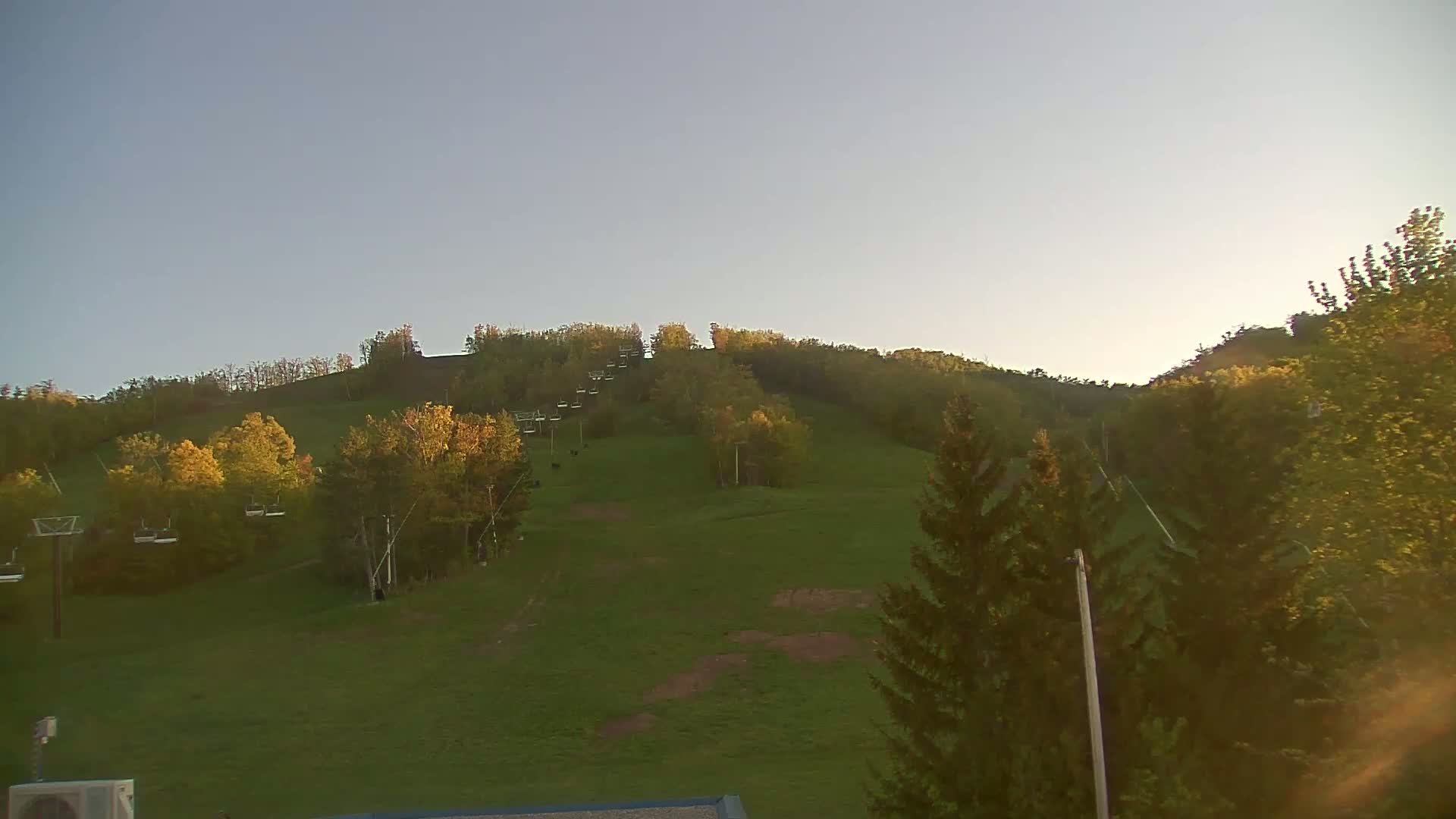 Blue Mountain Valley Base Ski Slopes Live Cam - Collingwood, Blue Mountains, Simcoe, Ontario, Canada