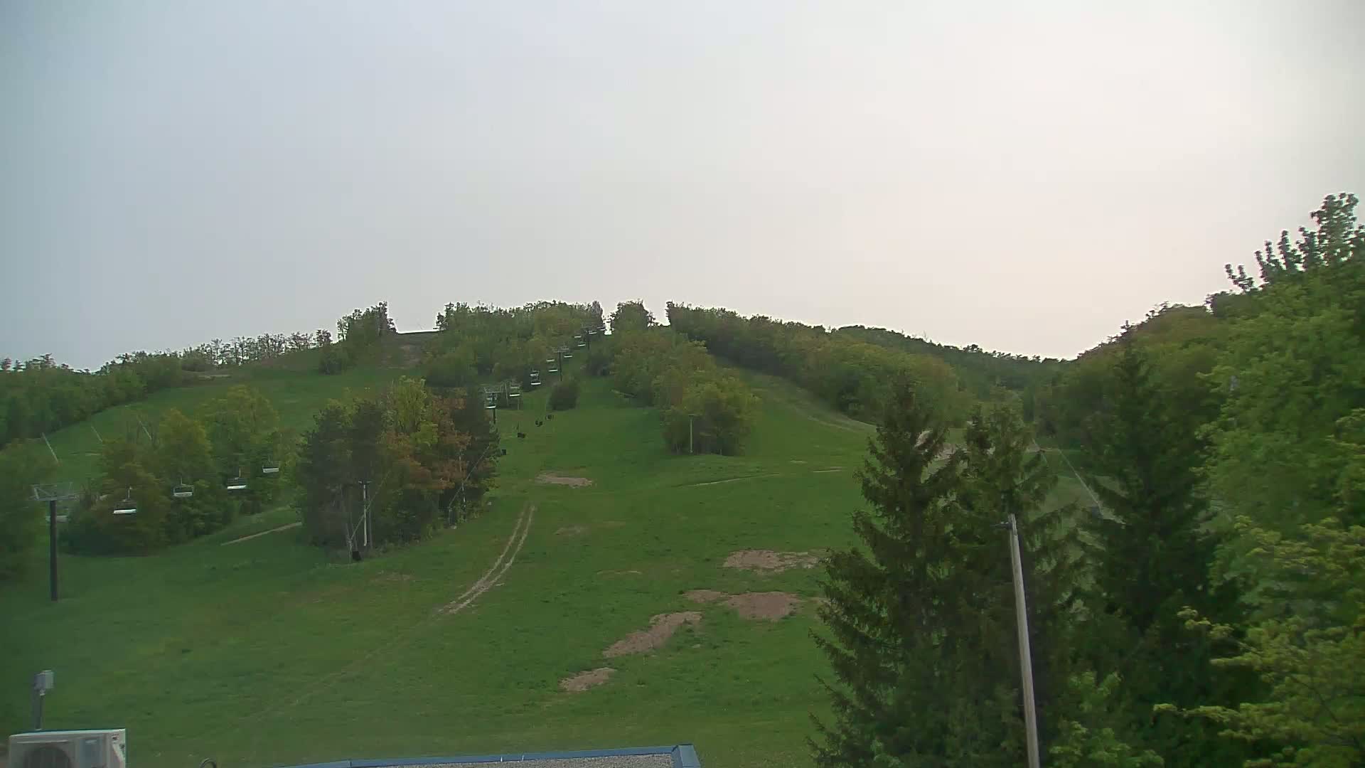 Blue Mountain Valley Base Ski Slopes Live Cam - Collingwood, Blue Mountains, Simcoe, Ontario, Canada