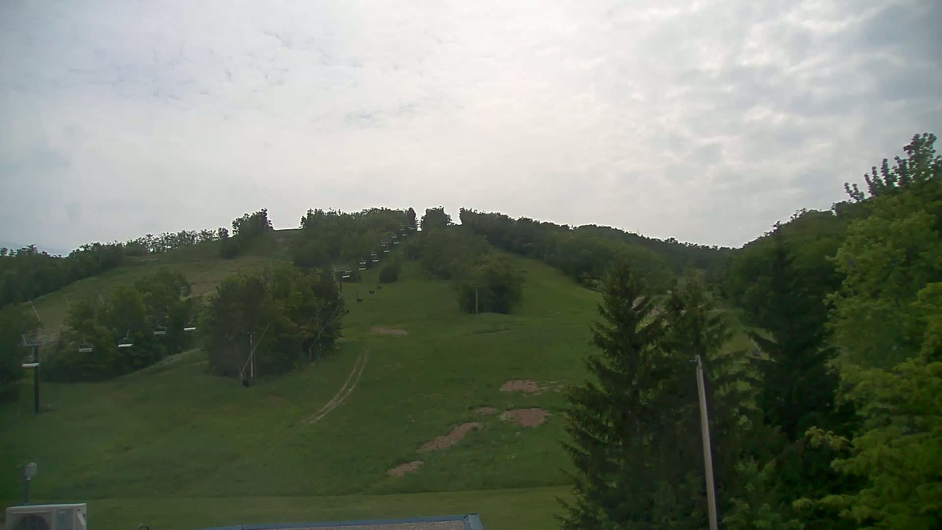 Blue Mountain Valley Base Ski Slopes Live Cam - Collingwood, Blue Mountains, Simcoe, Ontario, Canada