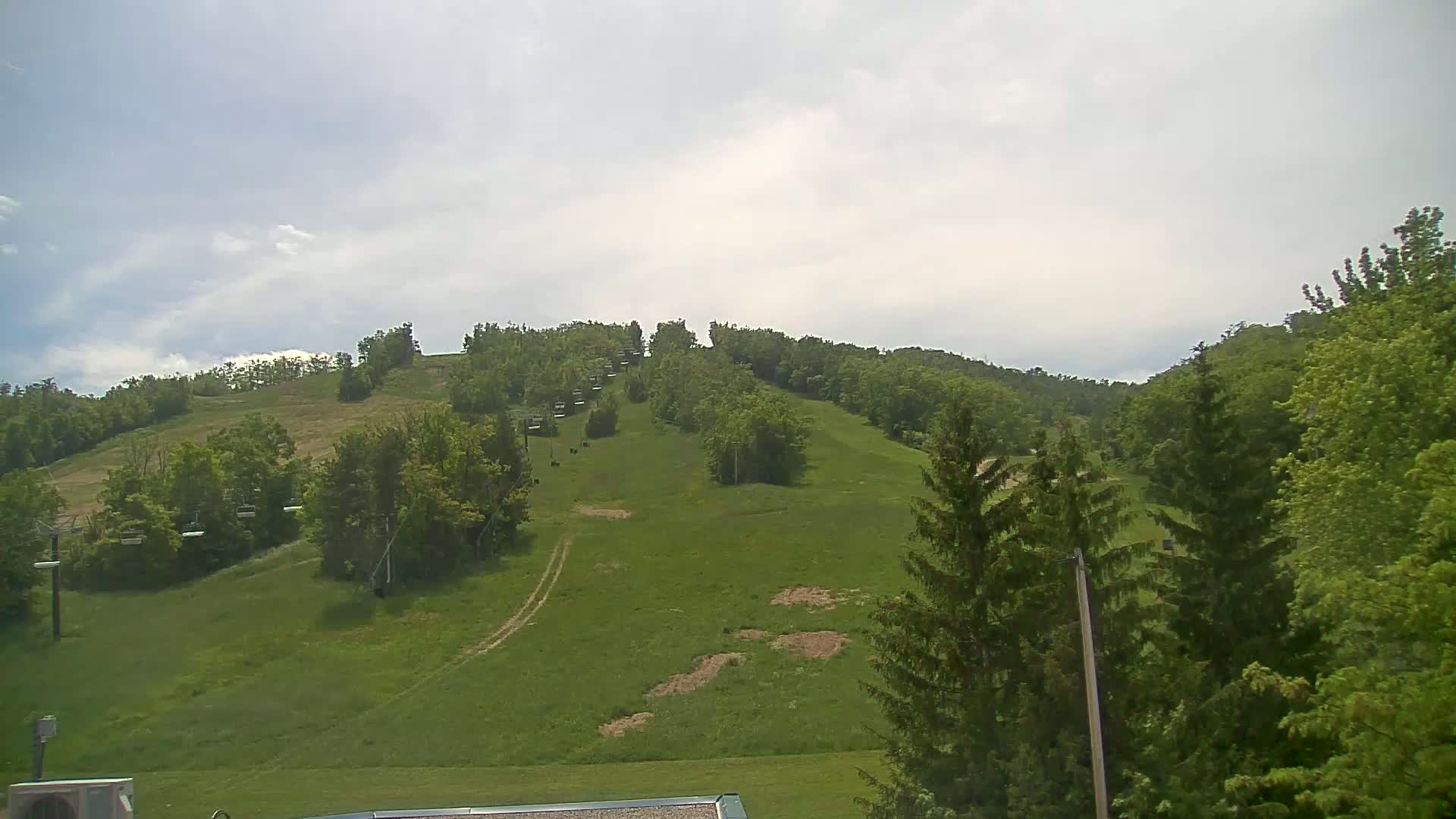 Blue Mountain Valley Base Ski Slopes Live Cam - Collingwood, Blue Mountains, Simcoe, Ontario, Canada
