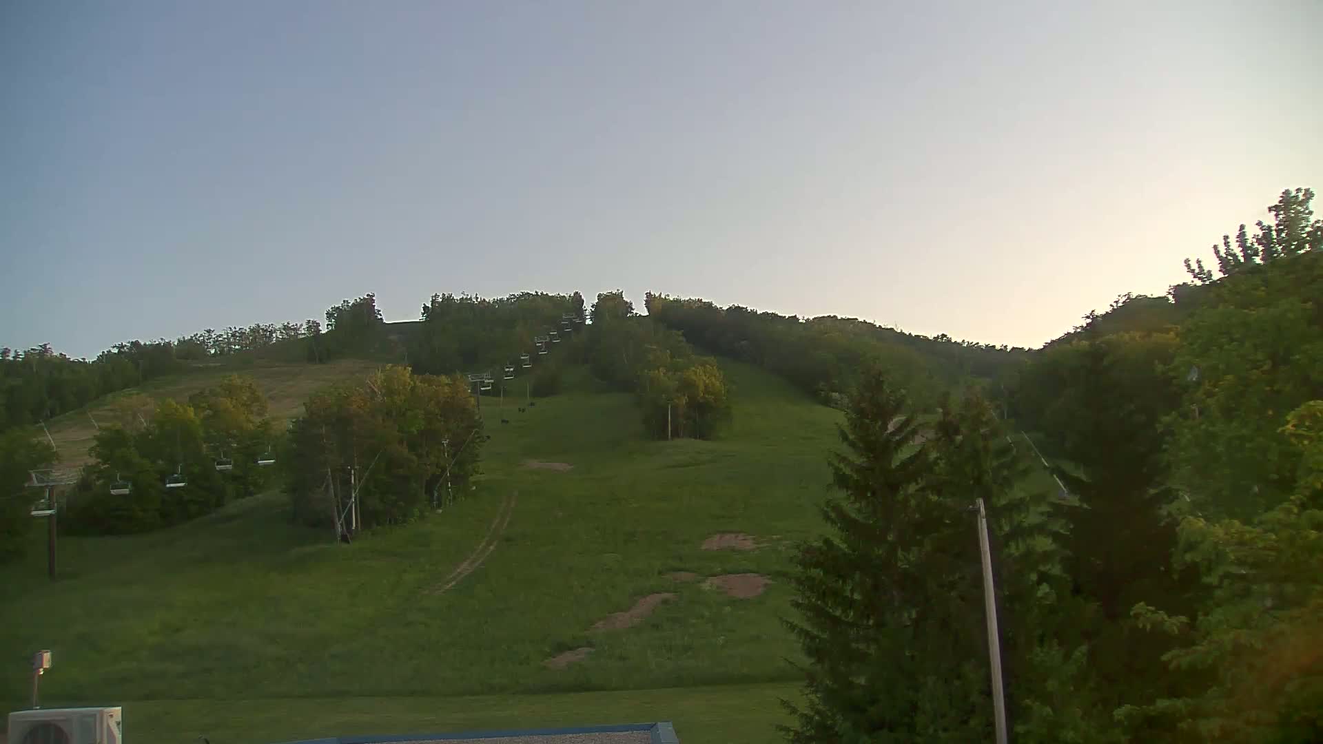 Blue Mountain Valley Base Ski Slopes Live Cam - Collingwood, Blue Mountains, Simcoe, Ontario, Canada