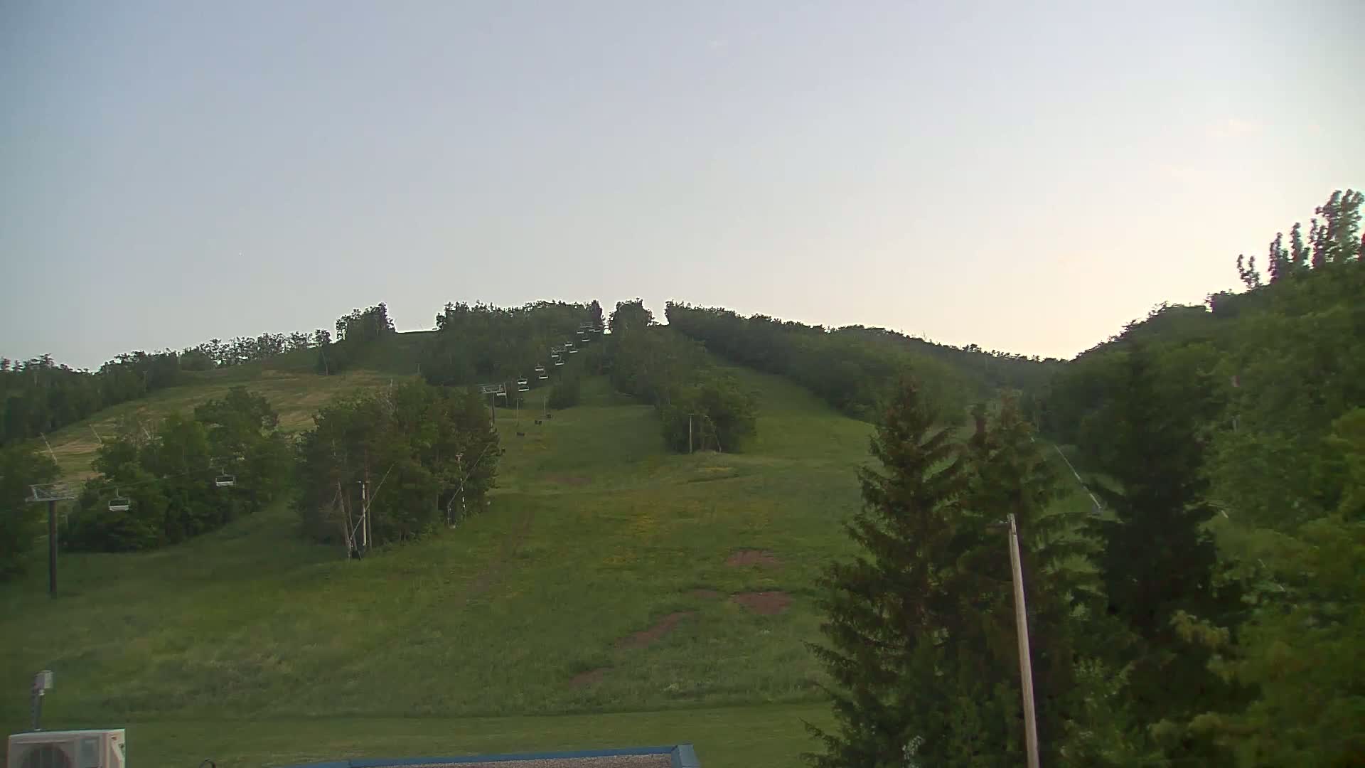 Blue Mountain Valley Base Ski Slopes Live Cam - Collingwood, Blue Mountains, Simcoe, Ontario, Canada