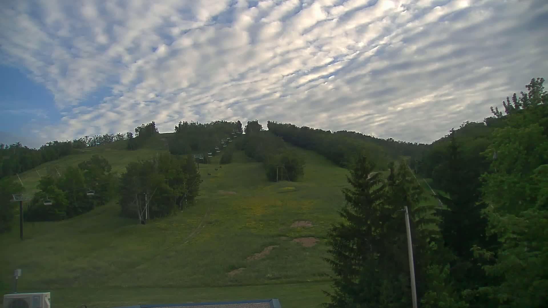 Blue Mountain Valley Base Ski Slopes Live Cam - Collingwood, Blue Mountains, Simcoe, Ontario, Canada