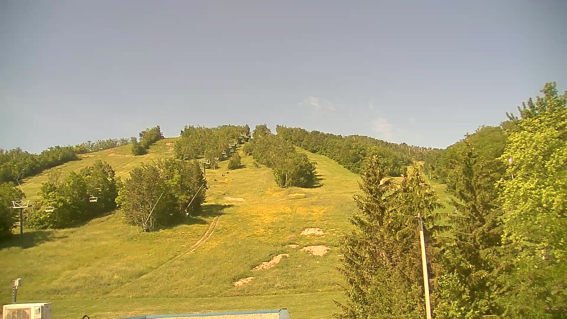 Blue Mountain Valley Base Ski Slopes Live Cam - Collingwood, Blue Mountains, Simcoe, Ontario, Canada