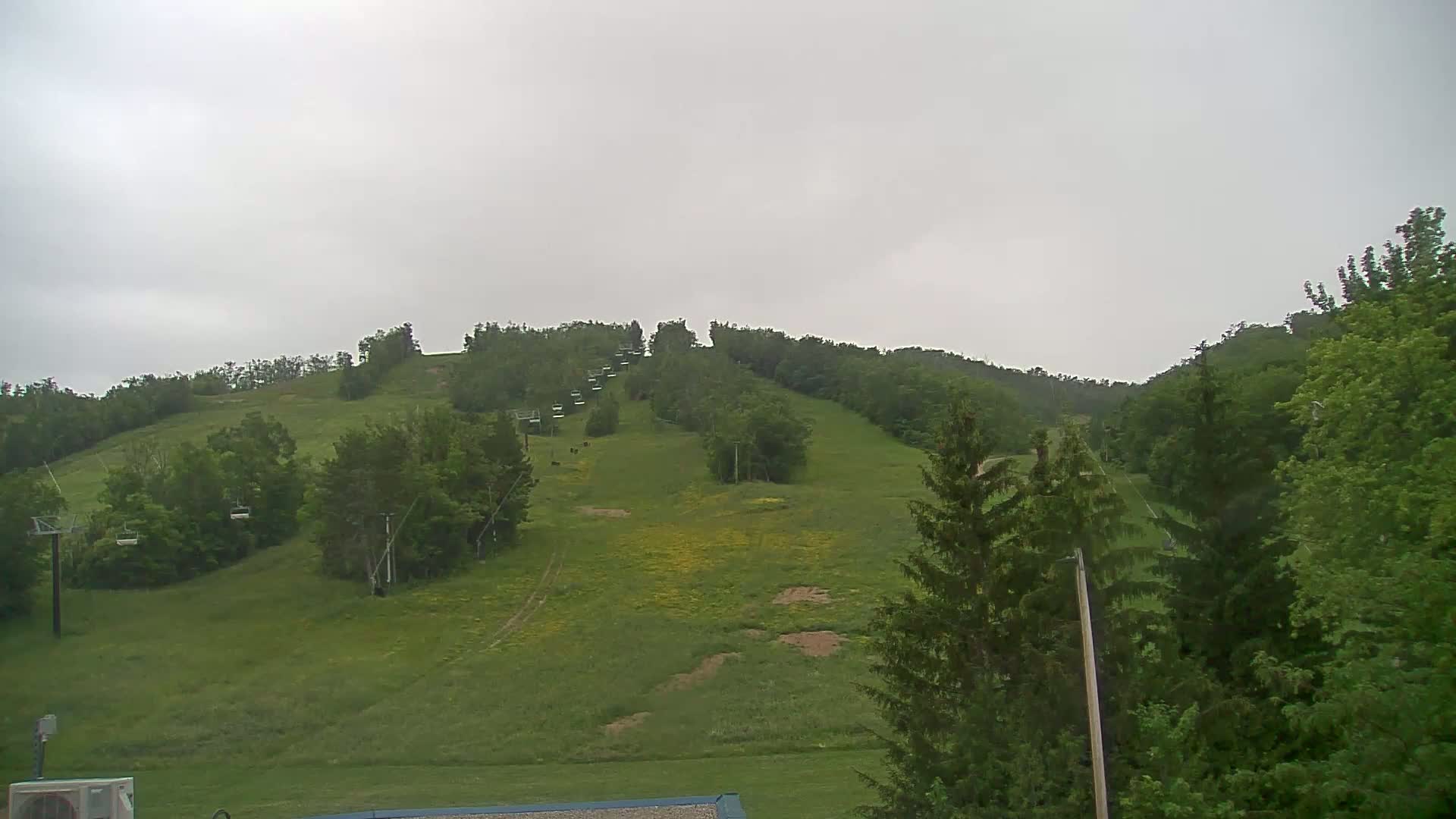 Blue Mountain Valley Base Ski Slopes Live Cam - Collingwood, Blue Mountains, Simcoe, Ontario, Canada
