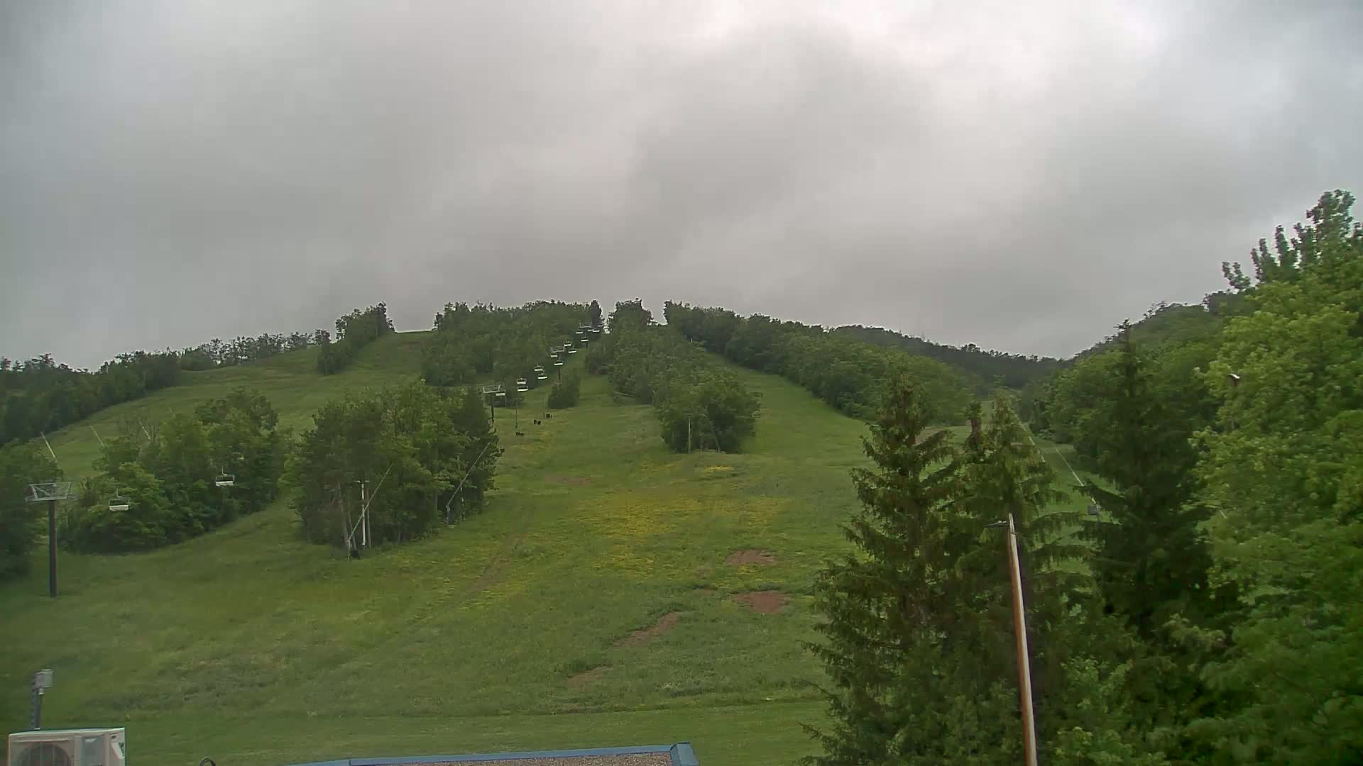 Blue Mountain Valley Base Ski Slopes Live Cam - Collingwood, Blue Mountains, Simcoe, Ontario, Canada