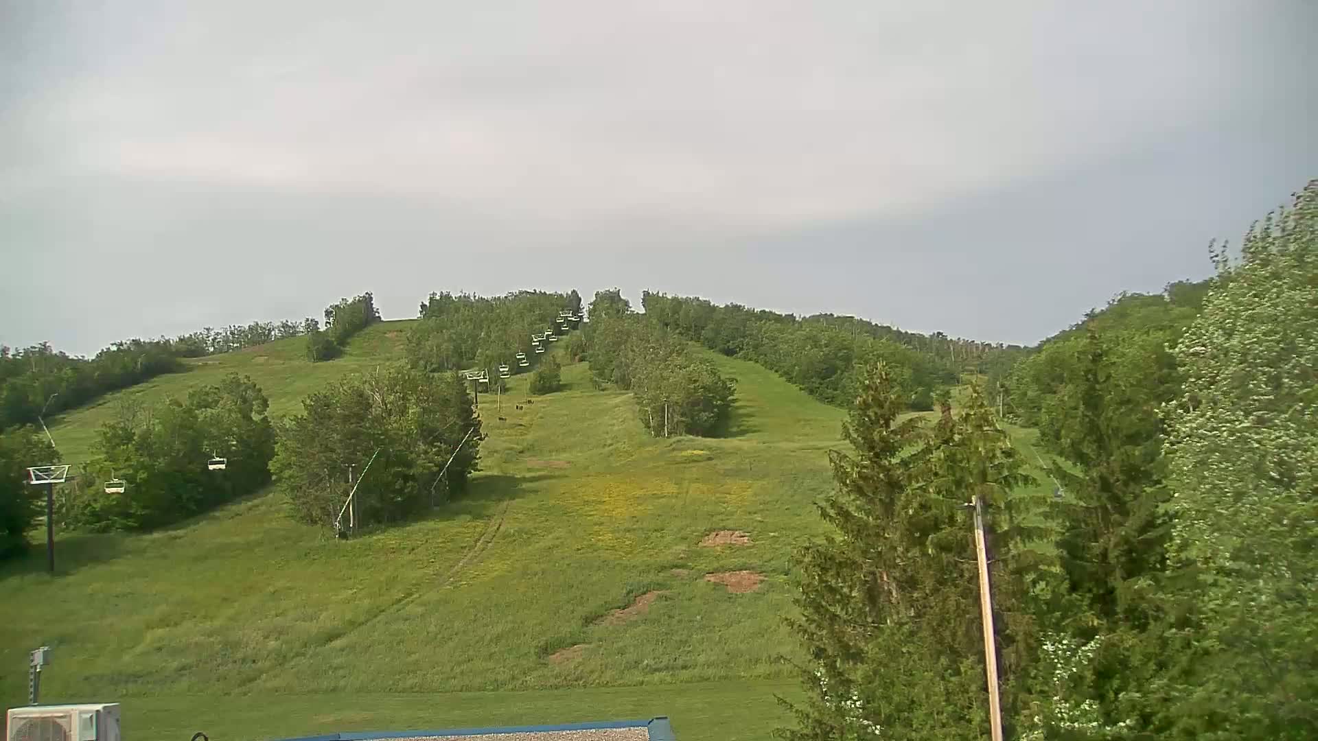 Blue Mountain Valley Base Ski Slopes Live Cam - Collingwood, Blue Mountains, Simcoe, Ontario, Canada