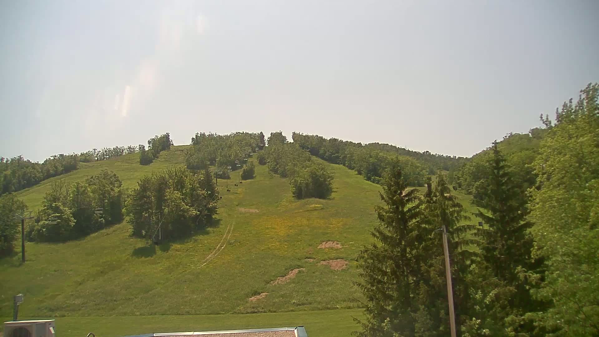 Blue Mountain Valley Base Ski Slopes Live Cam - Collingwood, Blue Mountains, Simcoe, Ontario, Canada