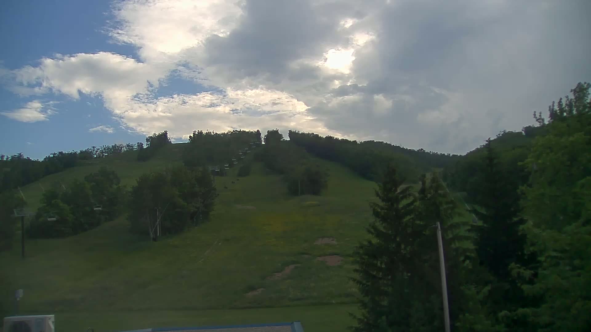 Blue Mountain Valley Base Ski Slopes Live Cam - Collingwood, Blue Mountains, Simcoe, Ontario, Canada