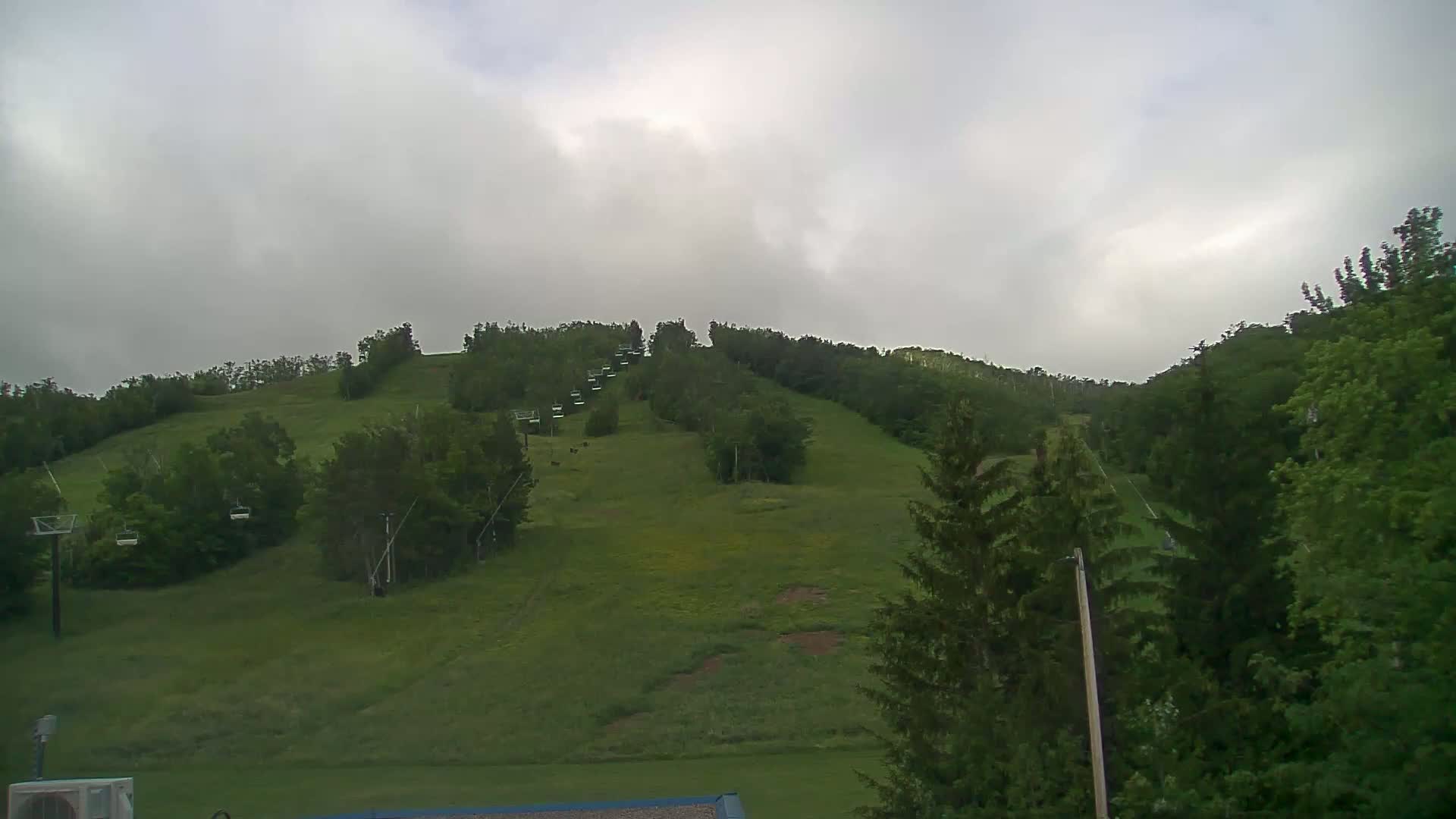 Blue Mountain Valley Base Ski Slopes Live Cam - Collingwood, Blue Mountains, Simcoe, Ontario, Canada