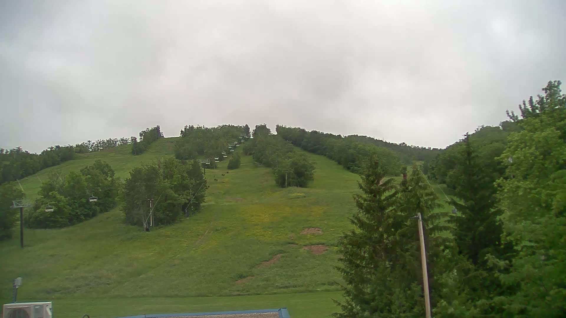 Blue Mountain Valley Base Ski Slopes Live Cam - Collingwood, Blue Mountains, Simcoe, Ontario, Canada