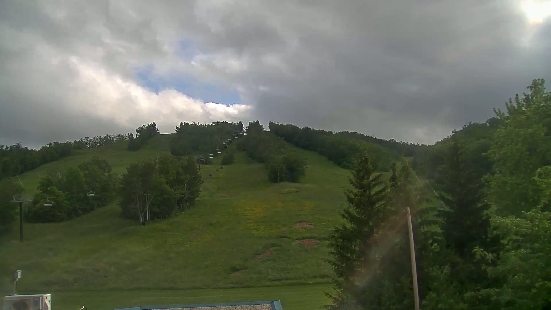 Blue Mountain Valley Base Ski Slopes Live Cam - Collingwood, Blue Mountains, Simcoe, Ontario, Canada