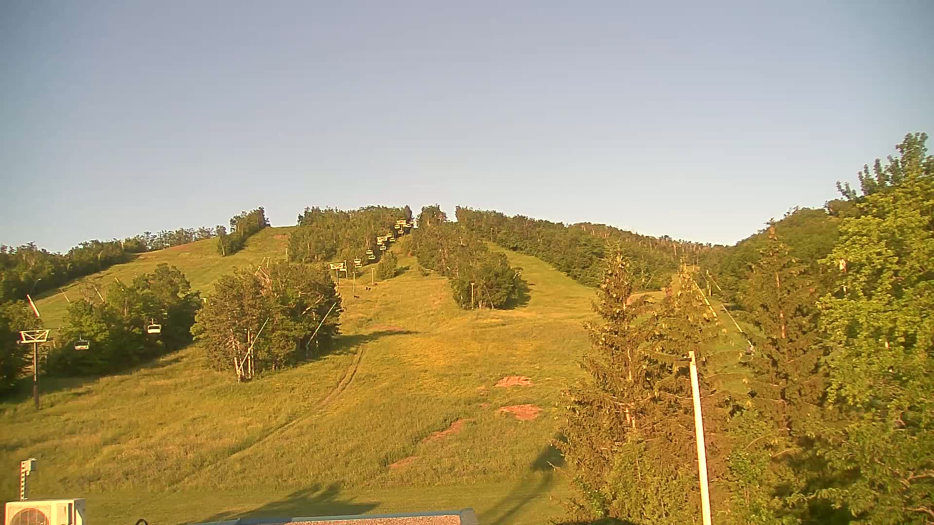 Blue Mountain Valley Base Ski Slopes Live Cam - Collingwood, Blue Mountains, Simcoe, Ontario, Canada