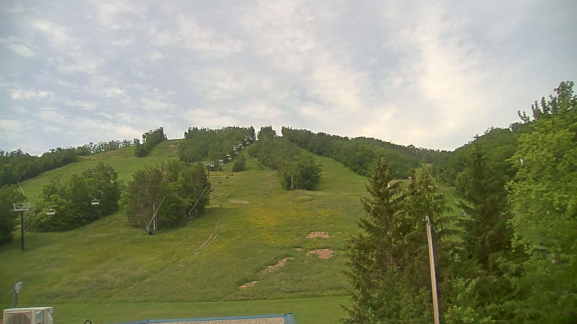 Blue Mountain Valley Base Ski Slopes Live Cam - Collingwood, Blue Mountains, Simcoe, Ontario, Canada