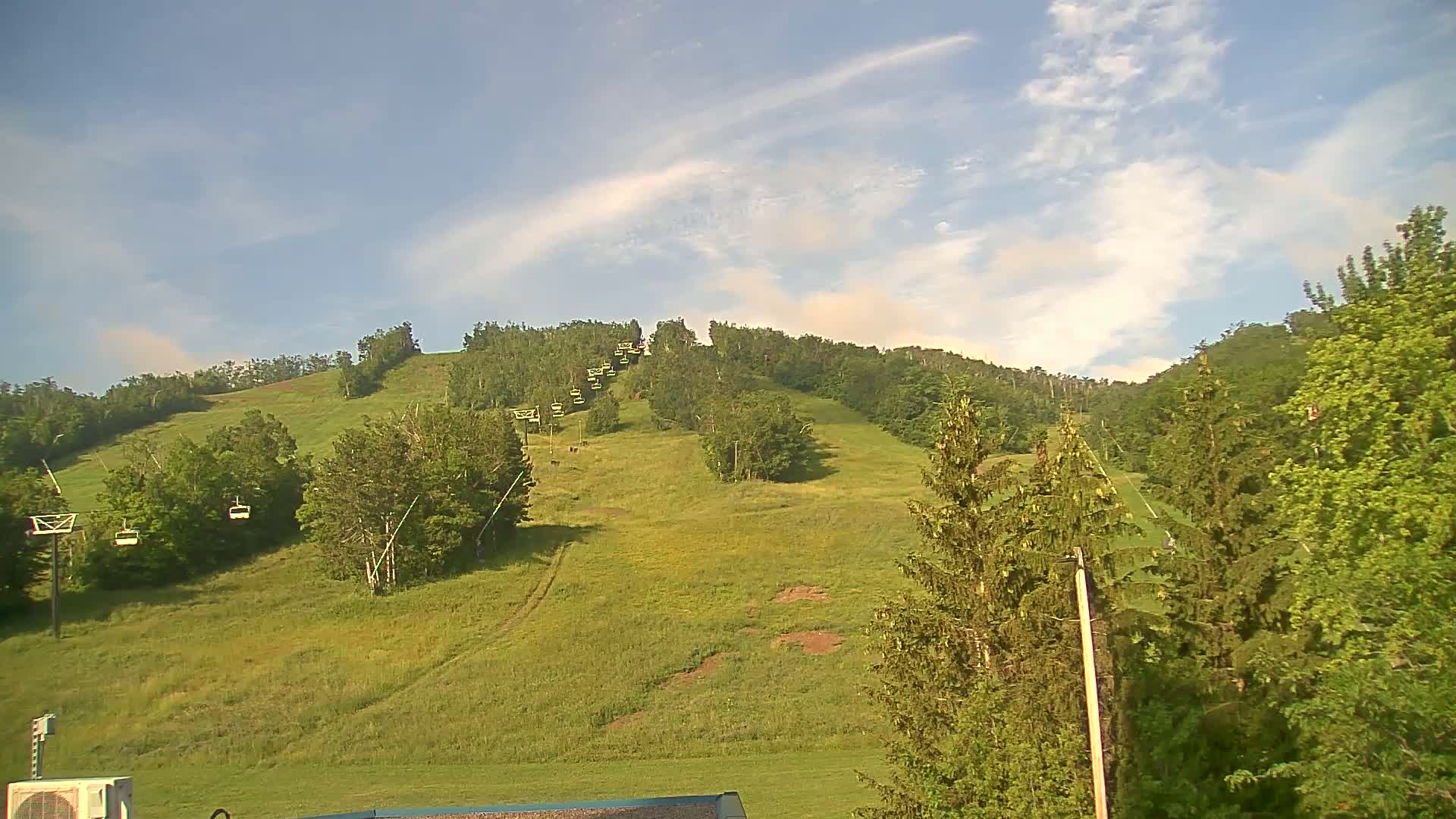 Blue Mountain Valley Base Ski Slopes Live Cam - Collingwood, Blue Mountains, Simcoe, Ontario, Canada