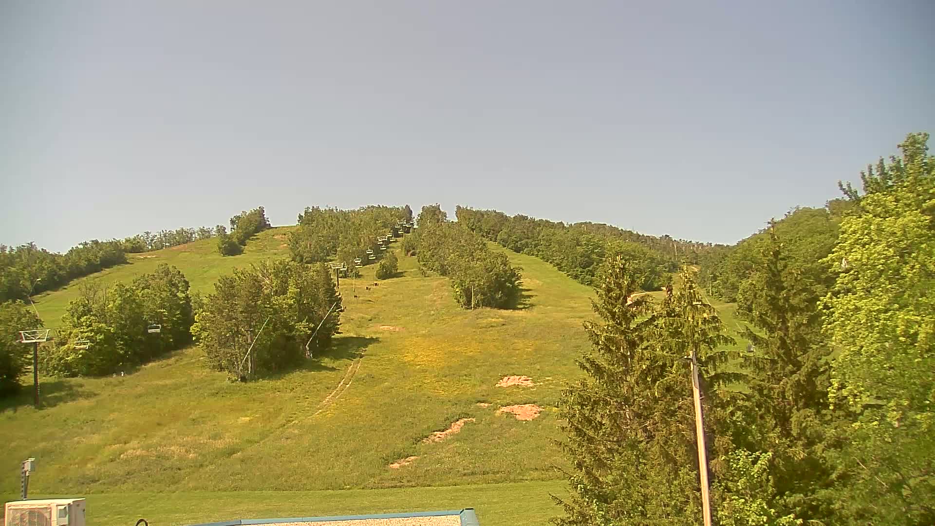 Blue Mountain Valley Base Ski Slopes Live Cam - Collingwood, Blue Mountains, Simcoe, Ontario, Canada