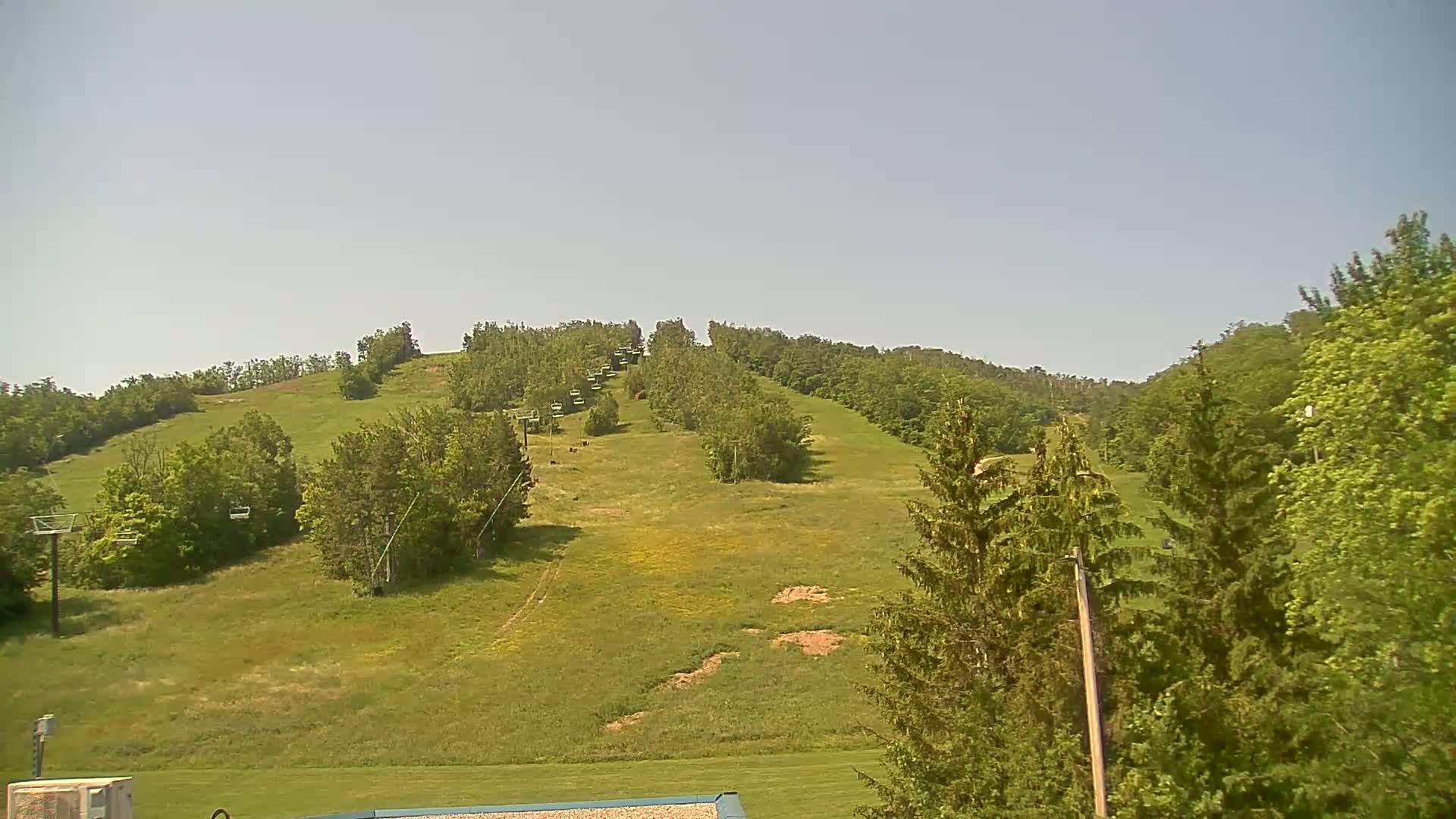Blue Mountain Valley Base Ski Slopes Live Cam - Collingwood, Blue Mountains, Simcoe, Ontario, Canada