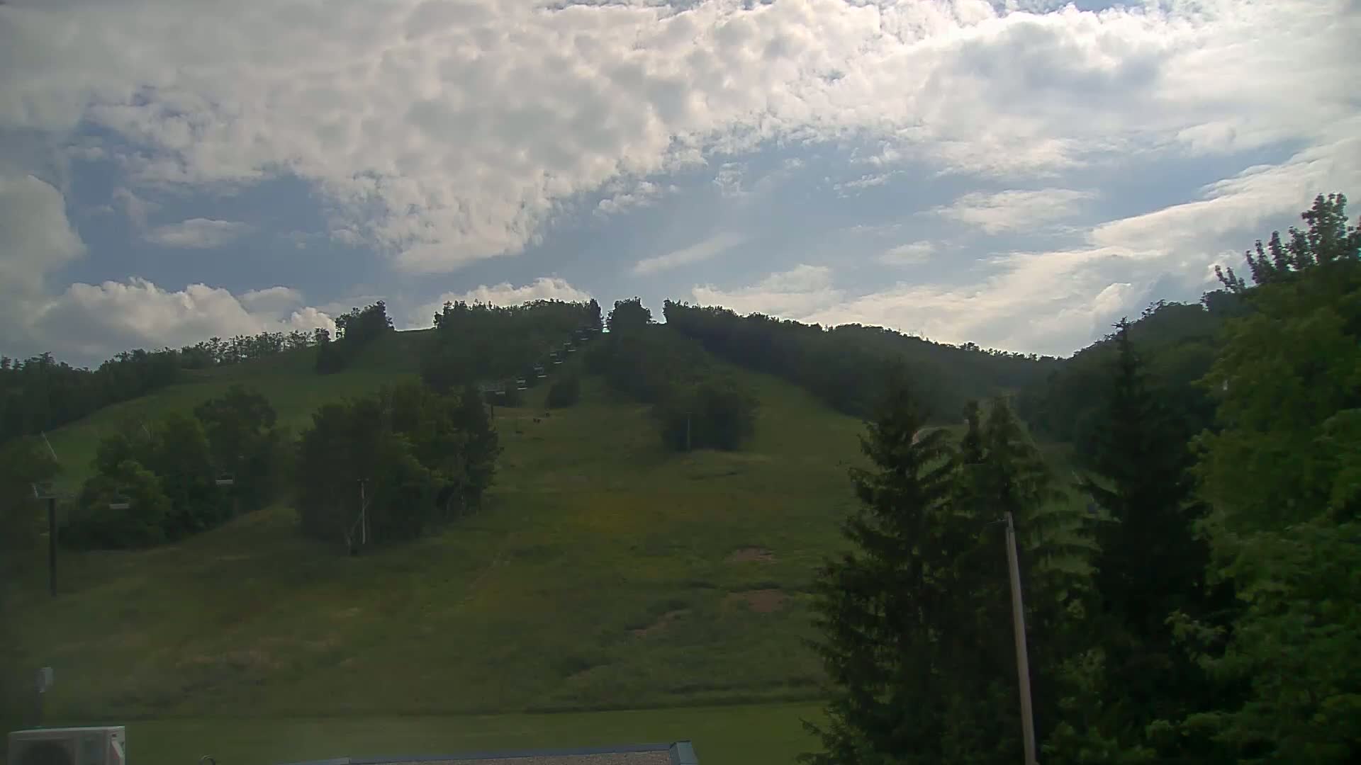 Blue Mountain Valley Base Ski Slopes Live Cam - Collingwood, Blue Mountains, Simcoe, Ontario, Canada