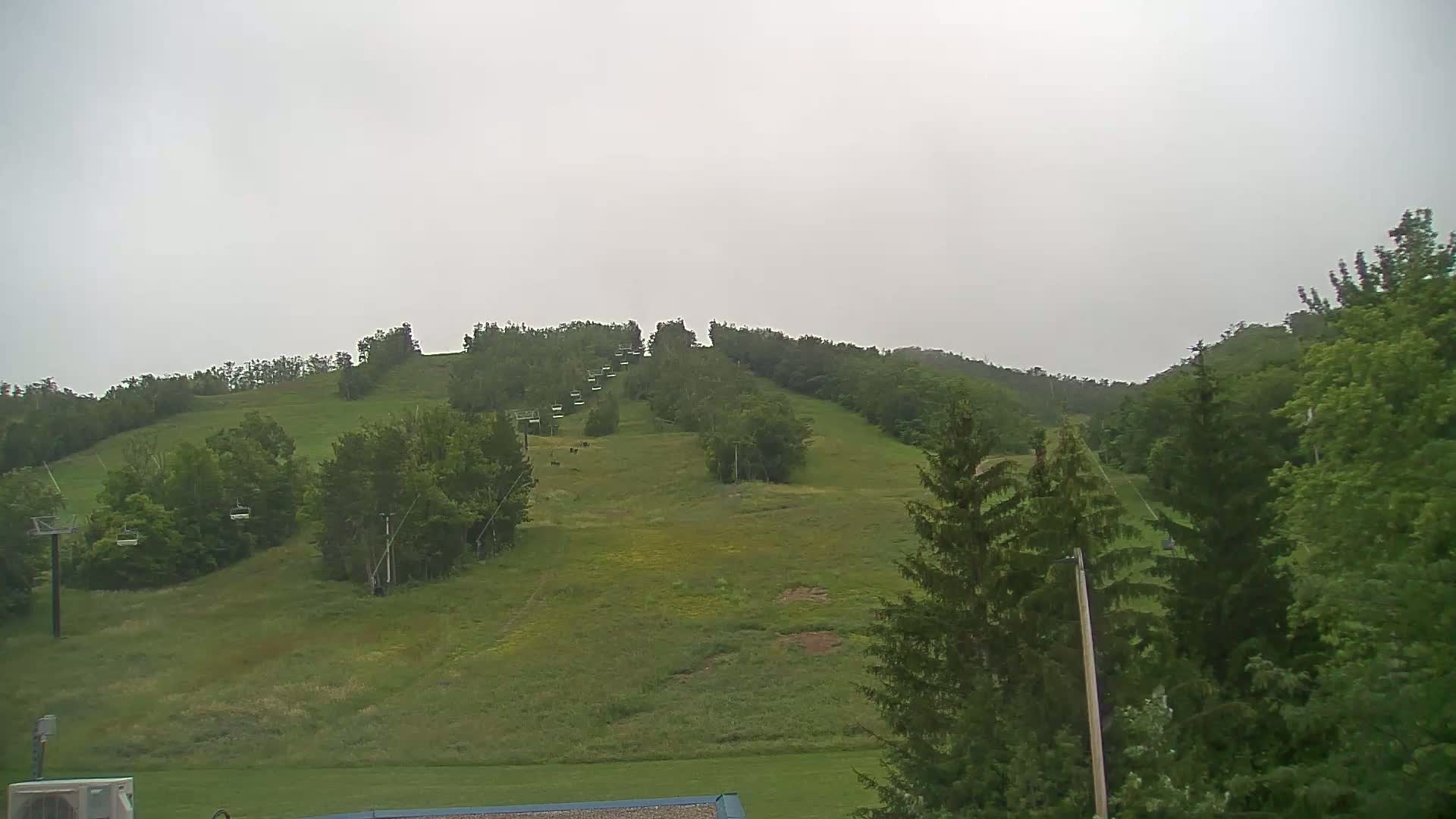 Blue Mountain Valley Base Ski Slopes Live Cam - Collingwood, Blue Mountains, Simcoe, Ontario, Canada