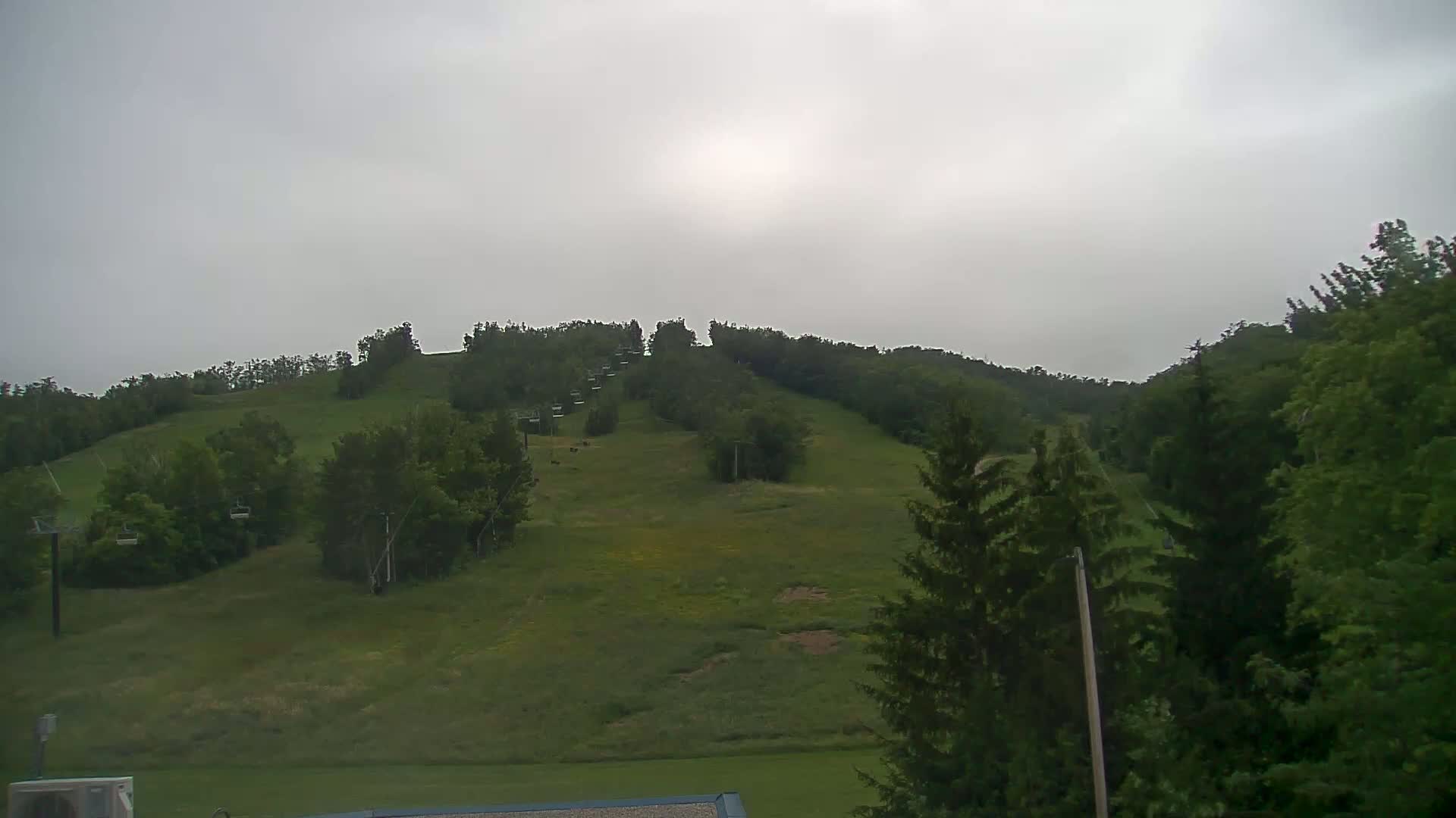 Blue Mountain Valley Base Ski Slopes Live Cam - Collingwood, Blue Mountains, Simcoe, Ontario, Canada