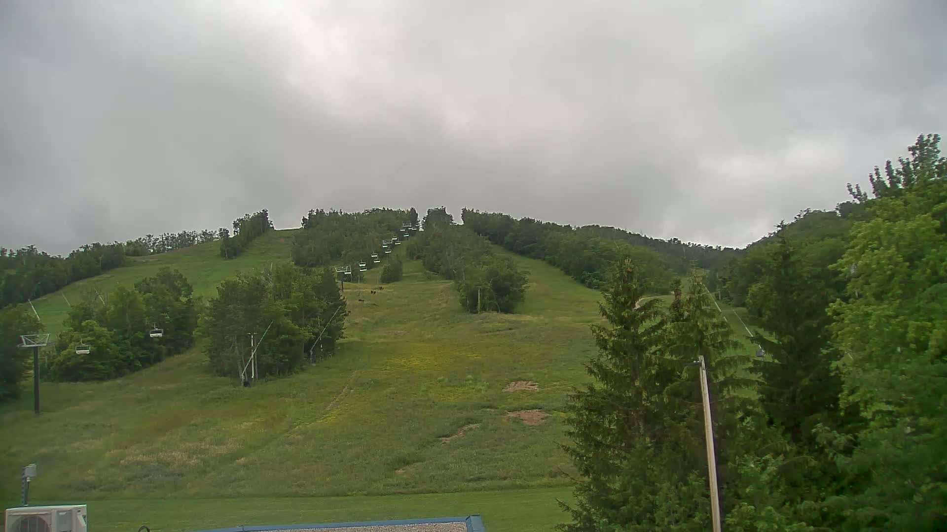 Blue Mountain Valley Base Ski Slopes Live Cam - Collingwood, Blue Mountains, Simcoe, Ontario, Canada
