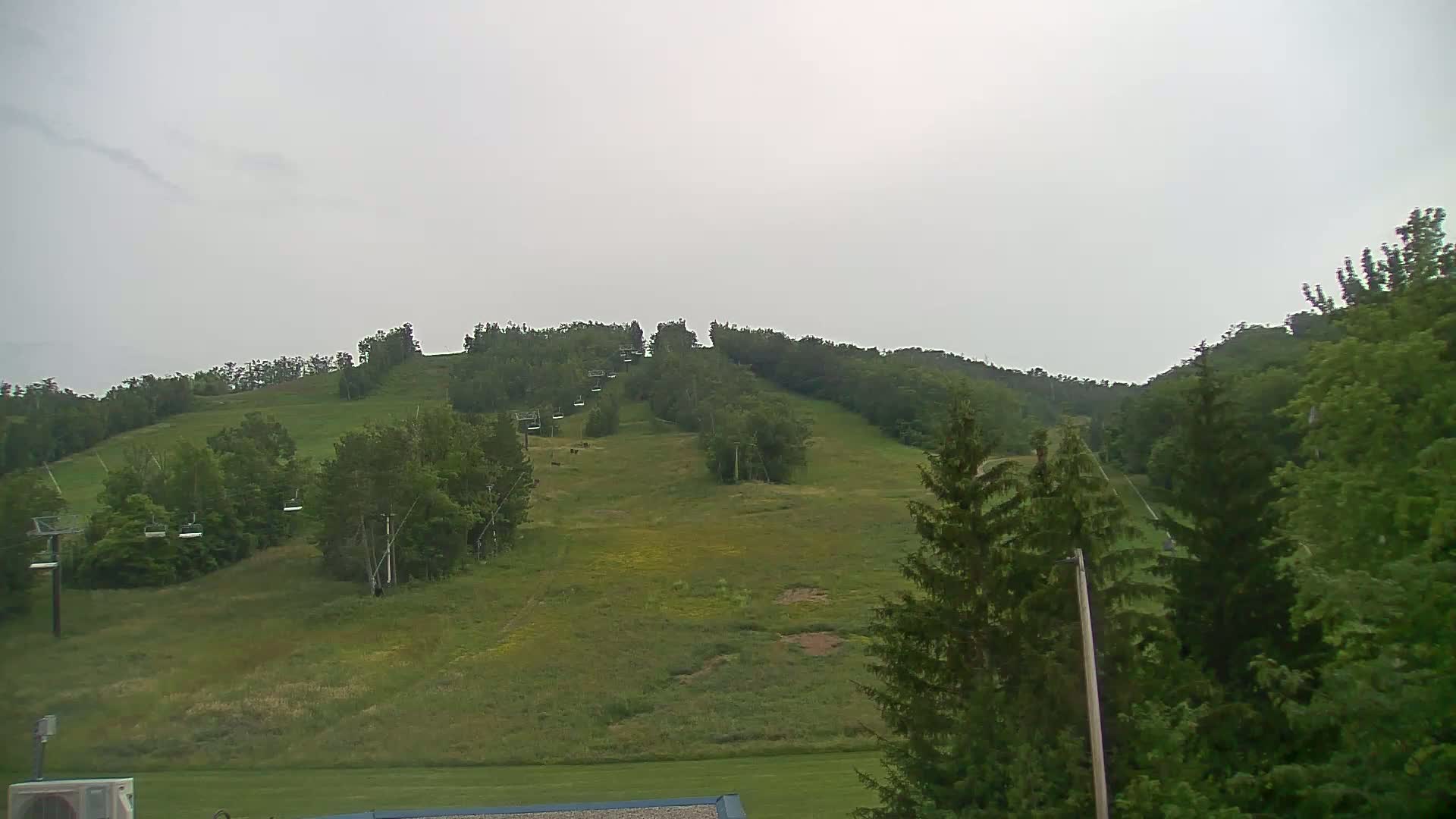 Blue Mountain Valley Base Ski Slopes Live Cam - Collingwood, Blue Mountains, Simcoe, Ontario, Canada