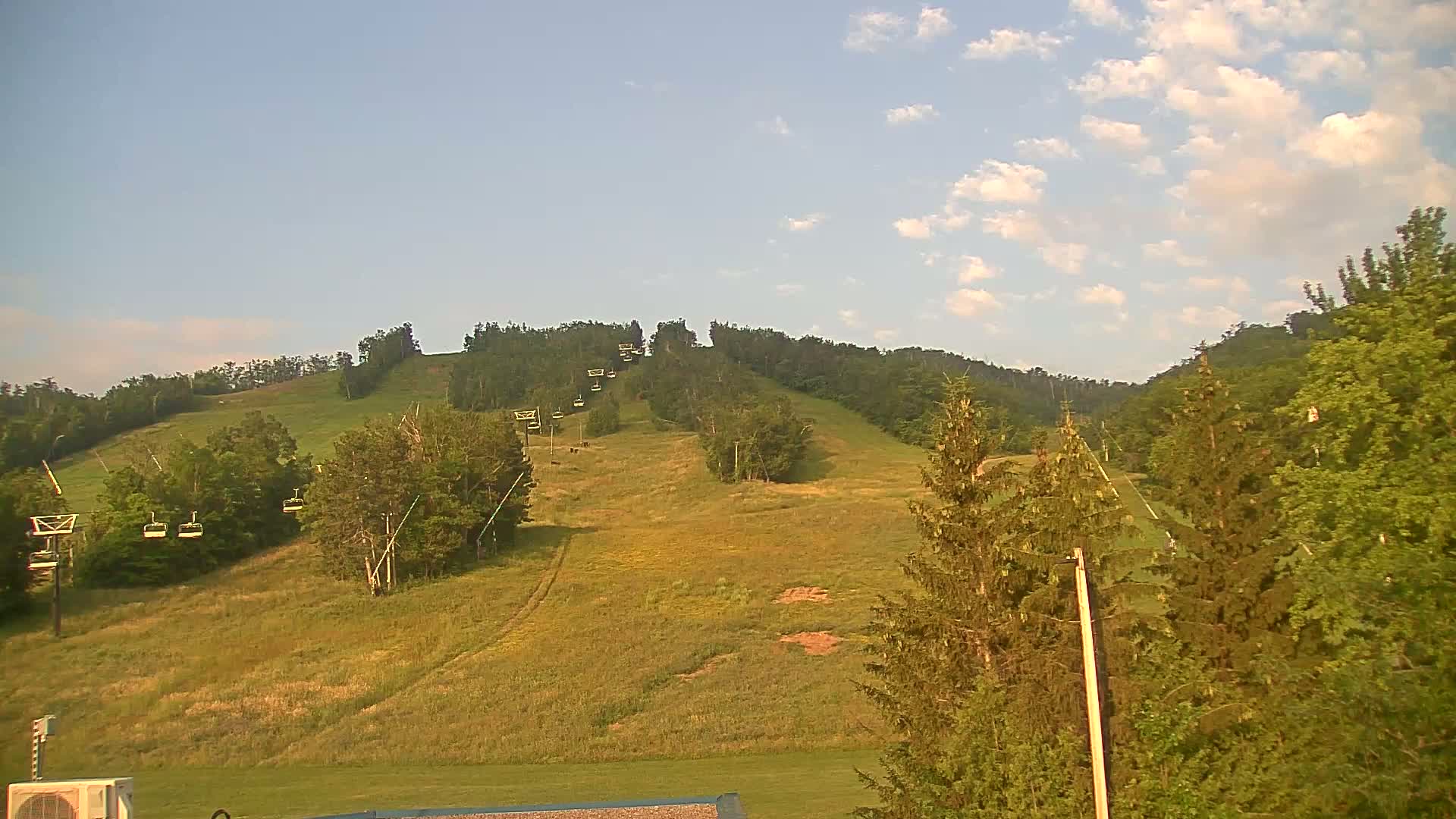 Blue Mountain Valley Base Ski Slopes Live Cam - Collingwood, Blue Mountains, Simcoe, Ontario, Canada