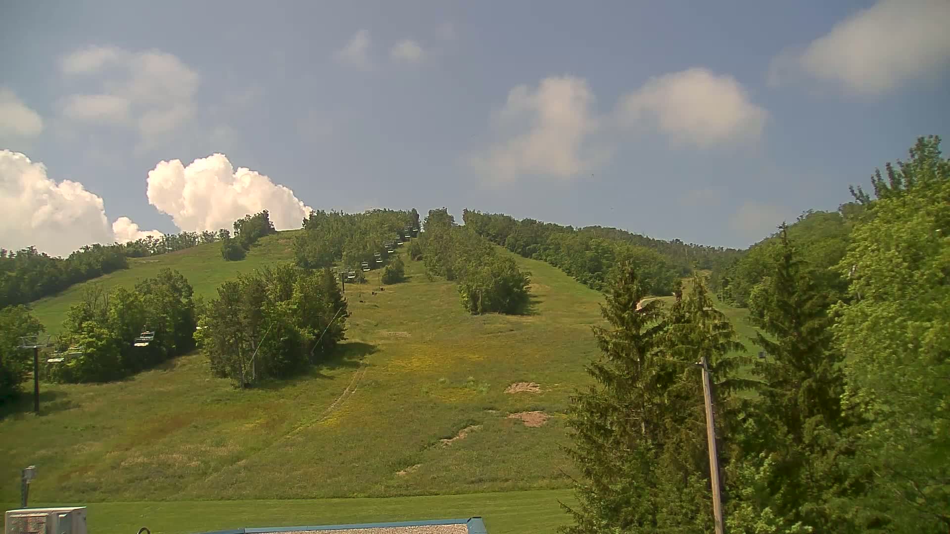 Blue Mountain Valley Base Ski Slopes Live Cam - Collingwood, Blue Mountains, Simcoe, Ontario, Canada