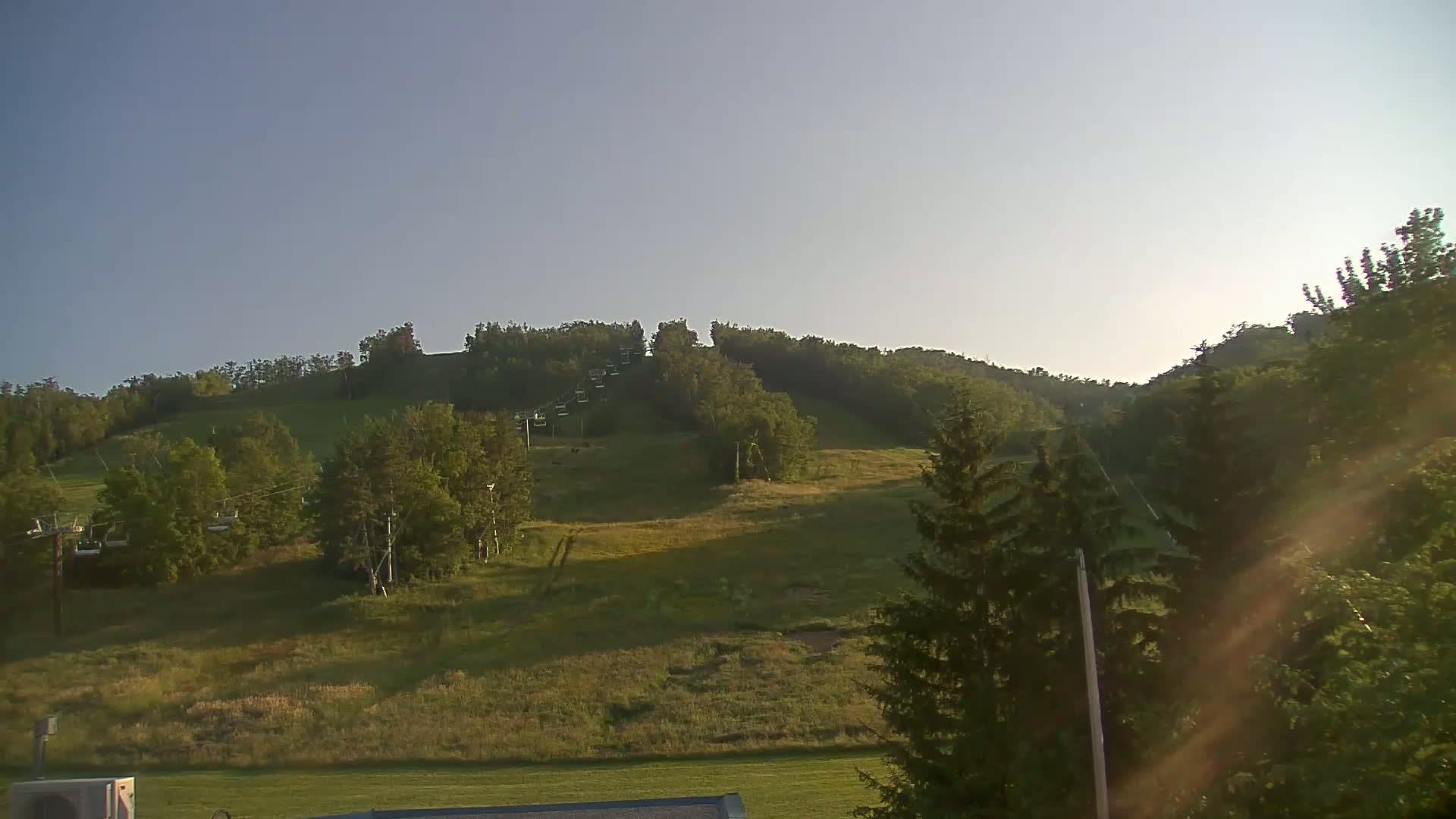 Blue Mountain Valley Base Ski Slopes Live Cam - Collingwood, Blue Mountains, Simcoe, Ontario, Canada