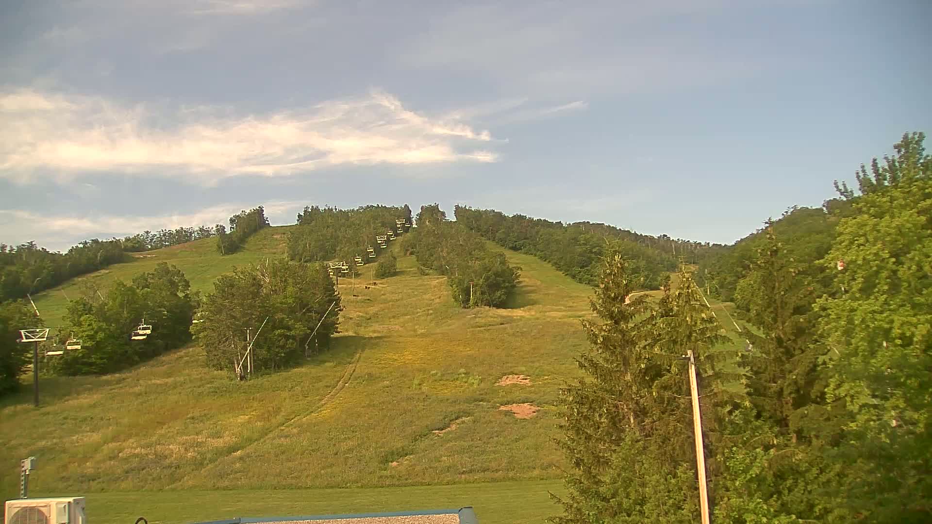 Blue Mountain Valley Base Ski Slopes Live Cam - Collingwood, Blue Mountains, Simcoe, Ontario, Canada