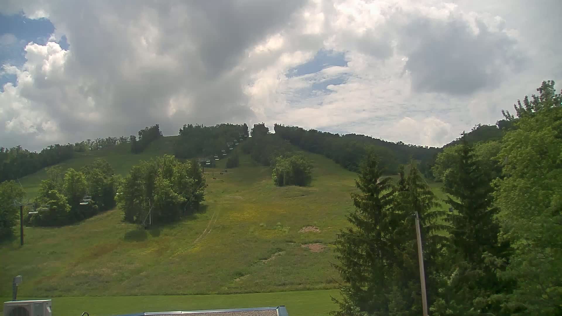 Blue Mountain Valley Base Ski Slopes Live Cam - Collingwood, Blue Mountains, Simcoe, Ontario, Canada