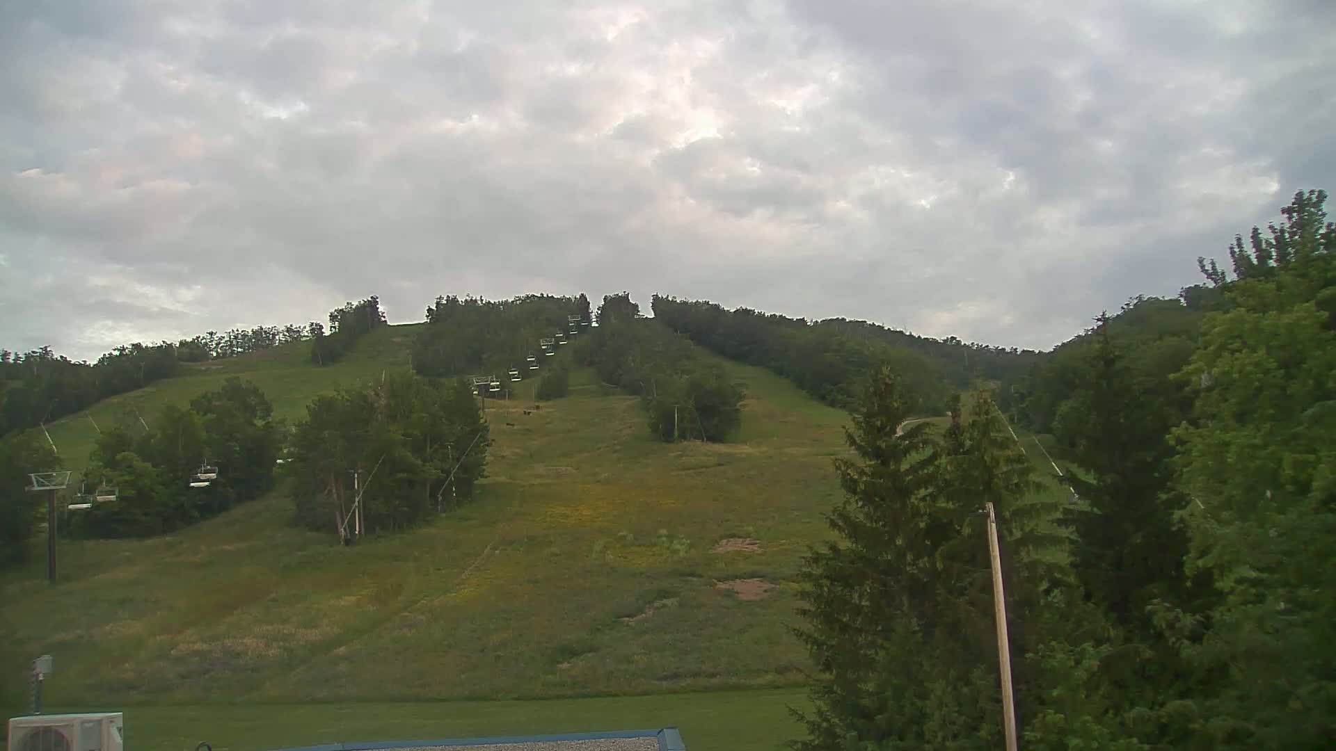 Blue Mountain Valley Base Ski Slopes Live Cam - Collingwood, Blue Mountains, Simcoe, Ontario, Canada