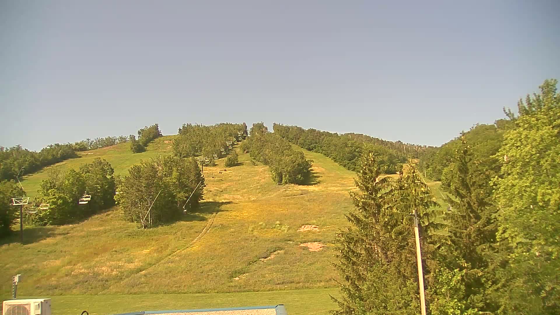 Blue Mountain Valley Base Ski Slopes Live Cam - Collingwood, Blue Mountains, Simcoe, Ontario, Canada