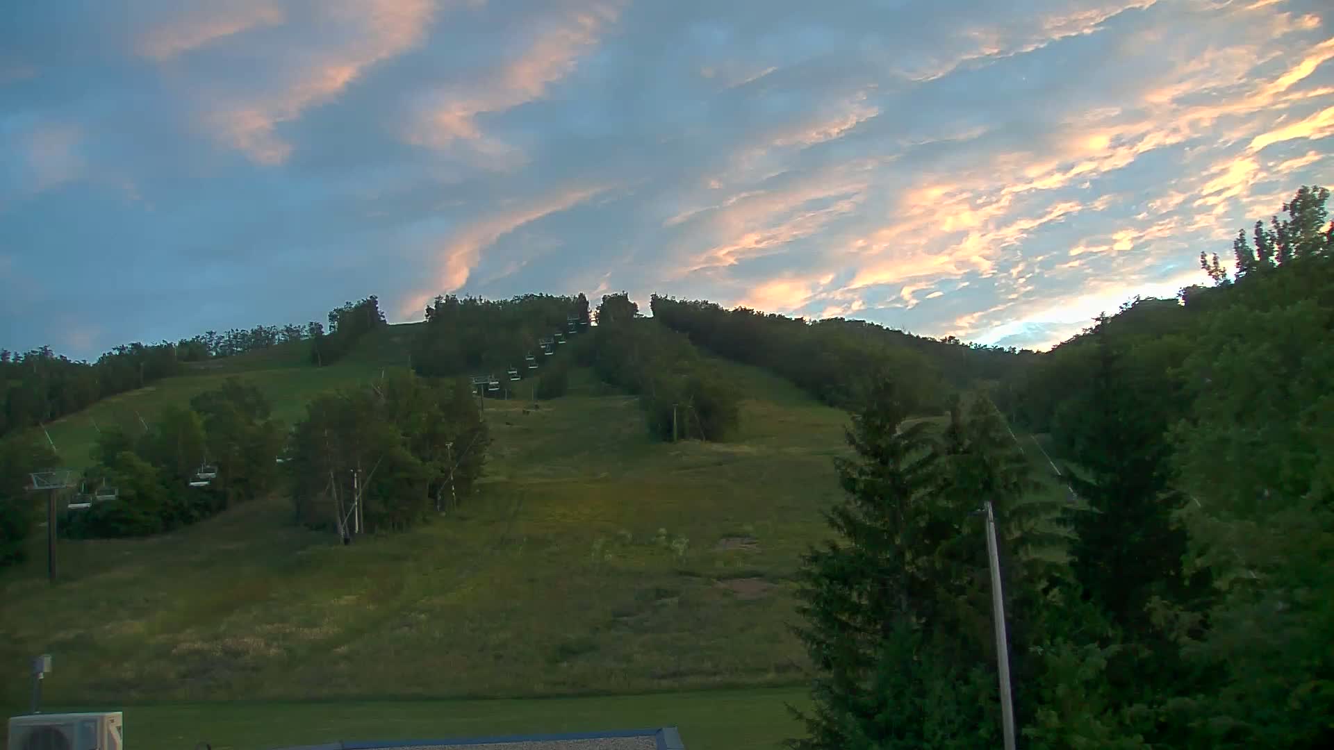 Blue Mountain Valley Base Ski Slopes Live Cam - Collingwood, Blue Mountains, Simcoe, Ontario, Canada