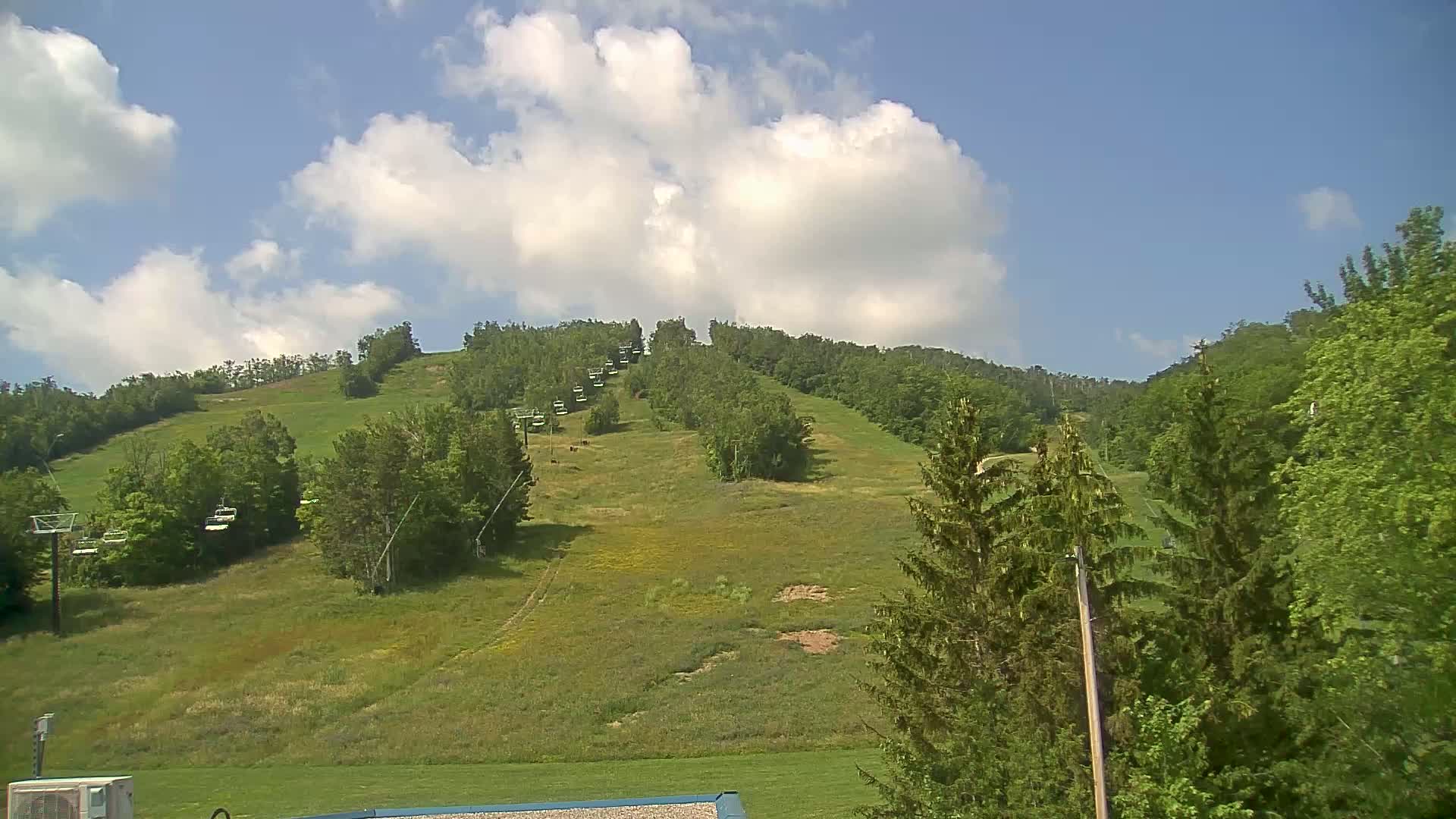 Blue Mountain Valley Base Ski Slopes Live Cam - Collingwood, Blue Mountains, Simcoe, Ontario, Canada
