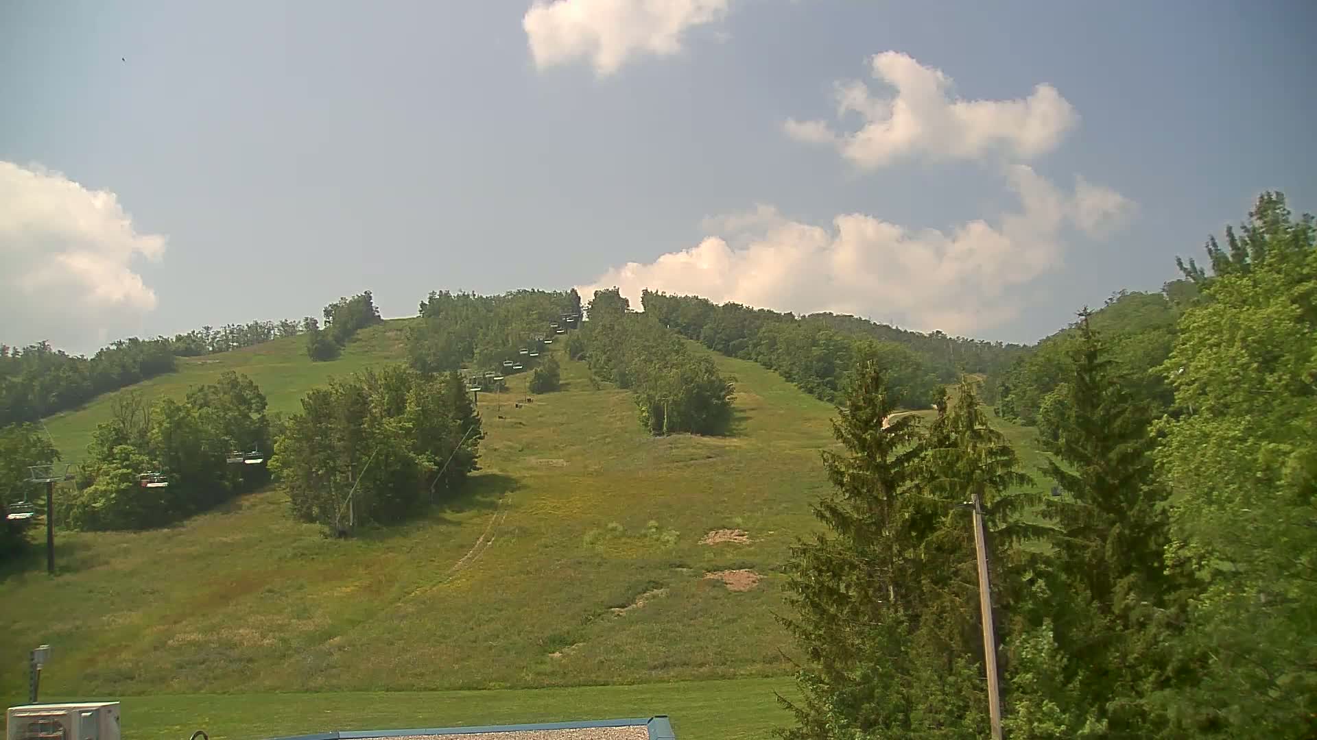 Blue Mountain Valley Base Ski Slopes Live Cam - Collingwood, Blue Mountains, Simcoe, Ontario, Canada