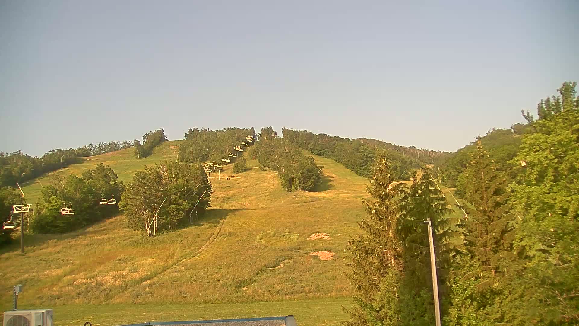 Blue Mountain Valley Base Ski Slopes Live Cam - Collingwood, Blue Mountains, Simcoe, Ontario, Canada
