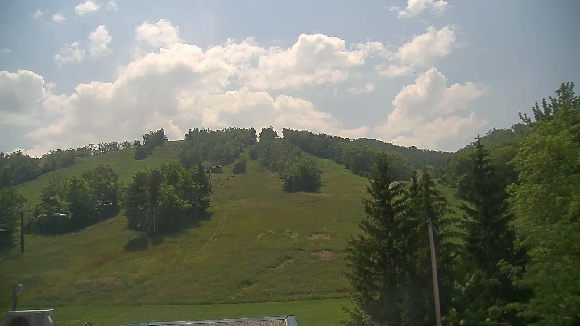 Blue Mountain Valley Base Ski Slopes Live Cam - Collingwood, Blue Mountains, Simcoe, Ontario, Canada