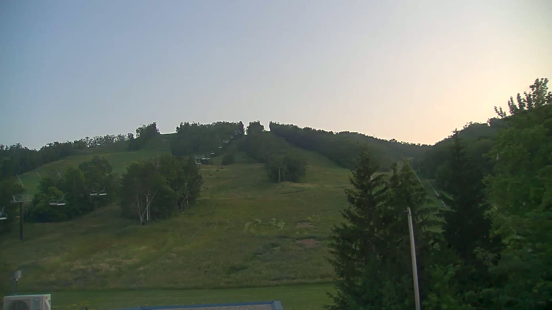 Blue Mountain Valley Base Ski Slopes Live Cam - Collingwood, Blue Mountains, Simcoe, Ontario, Canada