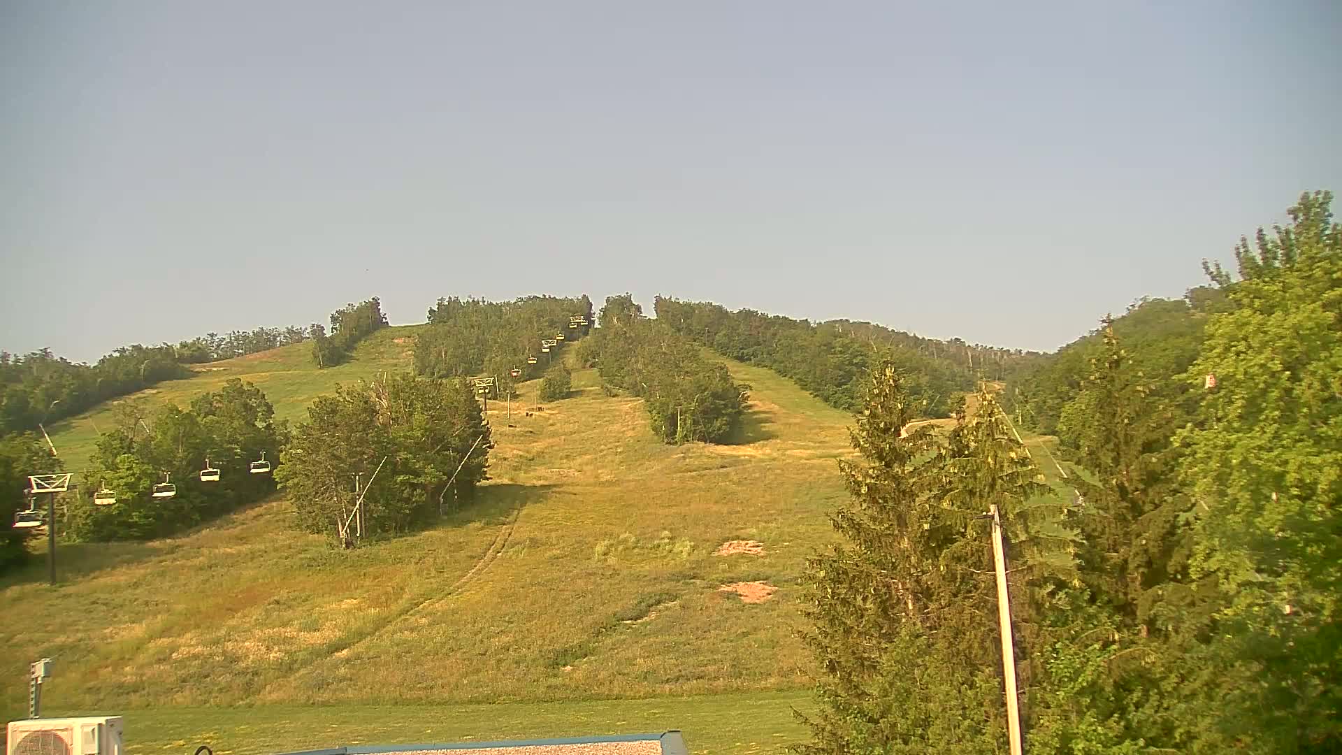 Blue Mountain Valley Base Ski Slopes Live Cam - Collingwood, Blue Mountains, Simcoe, Ontario, Canada